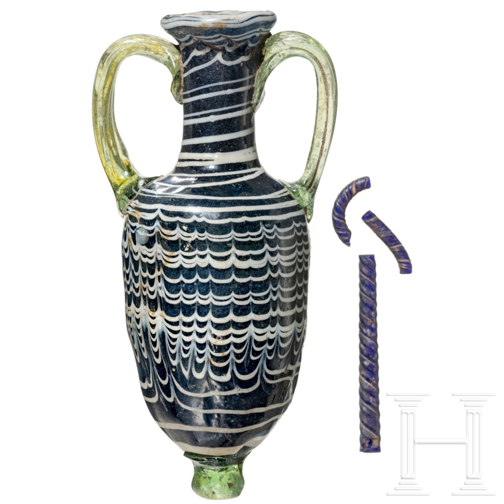 Polychromer Glas-Amphoriskos, hellenistisch, östlicher Mittelmeerraum, 2. - Mitte 1. Jhdt. v. Chr.