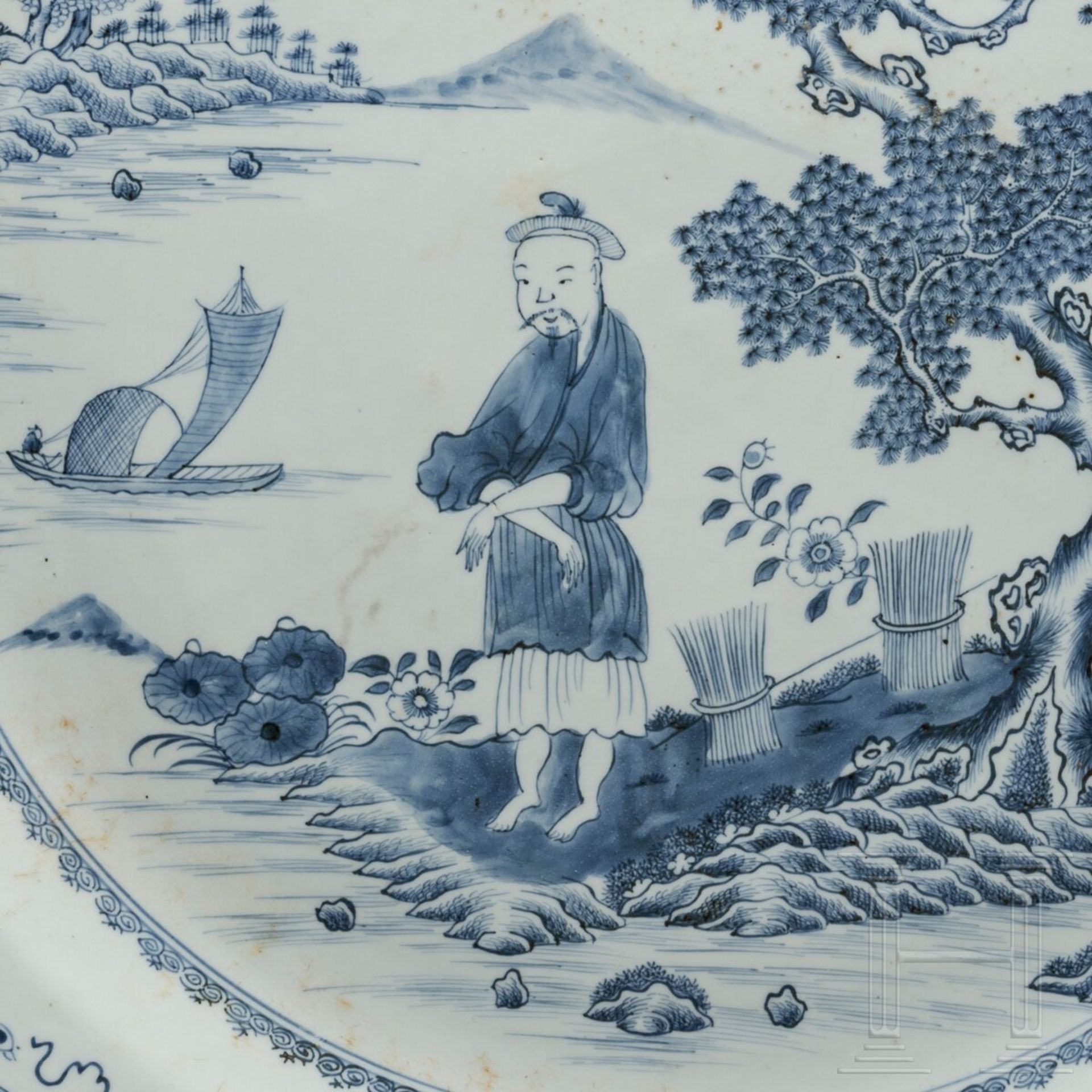 Außergewöhnlich großer blau-weißer Porzellanteller mit Landschaftsszene, China, 19. Jhdt.  - Bild 3 aus 4