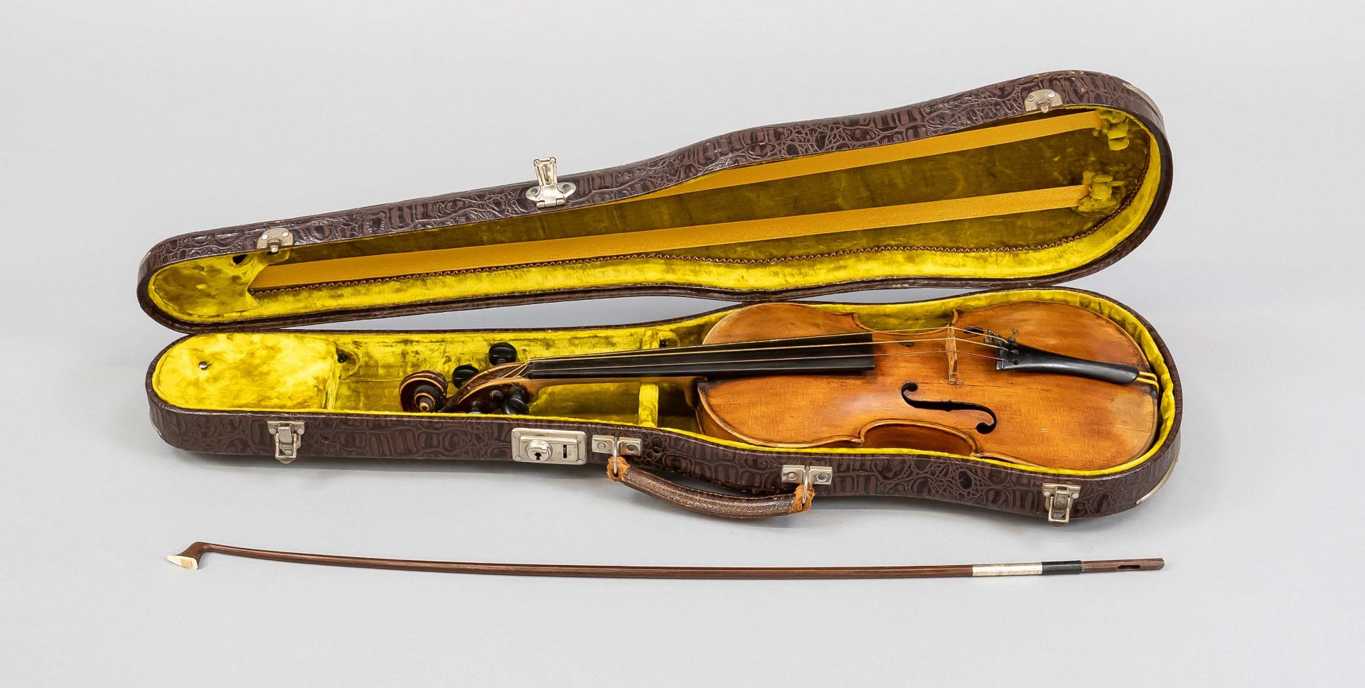 Geige mit Koffer, Alter unbeka