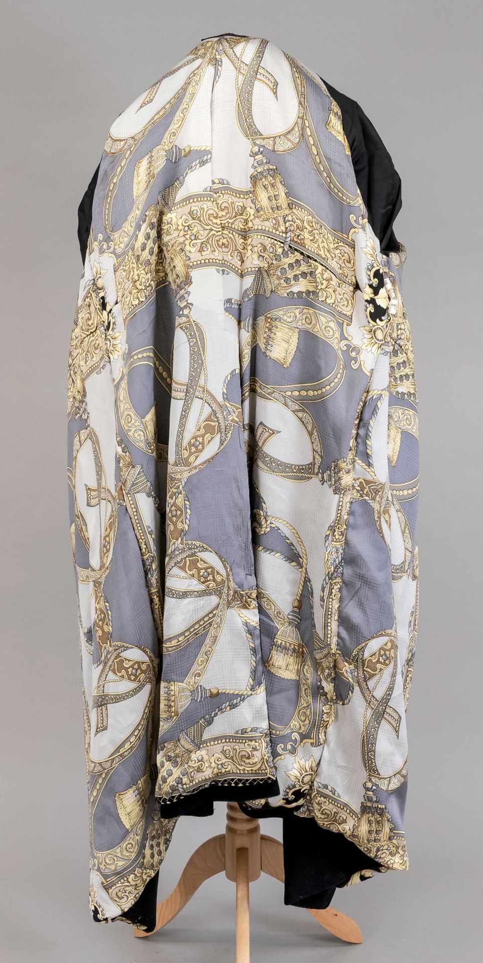 Unisex cashmere coat by Brioni, Italy, 2nd h. 20th c., Versace style silk lining, size 52, light - Image 3 of 3