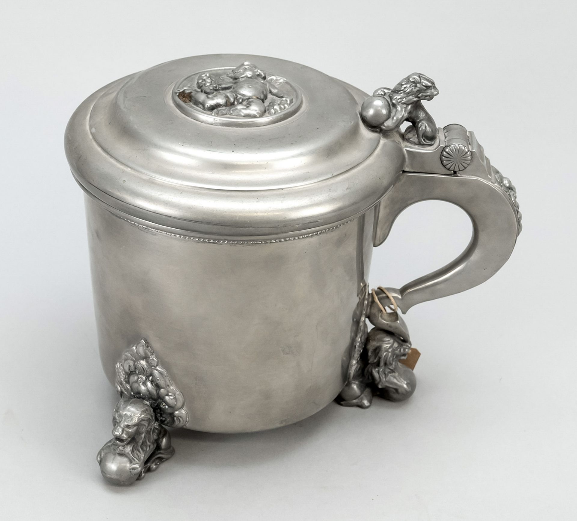Renaissance style tankard with lid mount, late 19th/early 20th century, pewter. Cylindrical body