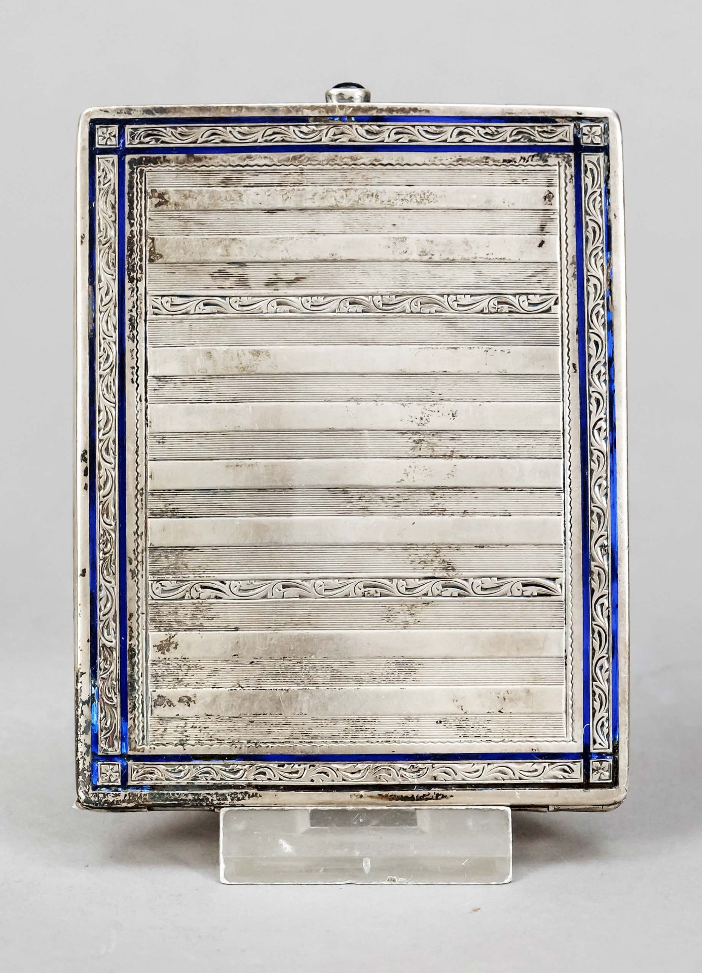 Rectangular cigarette case, 1st half of 20th century, silver 900/000, lid with engraved decoration
