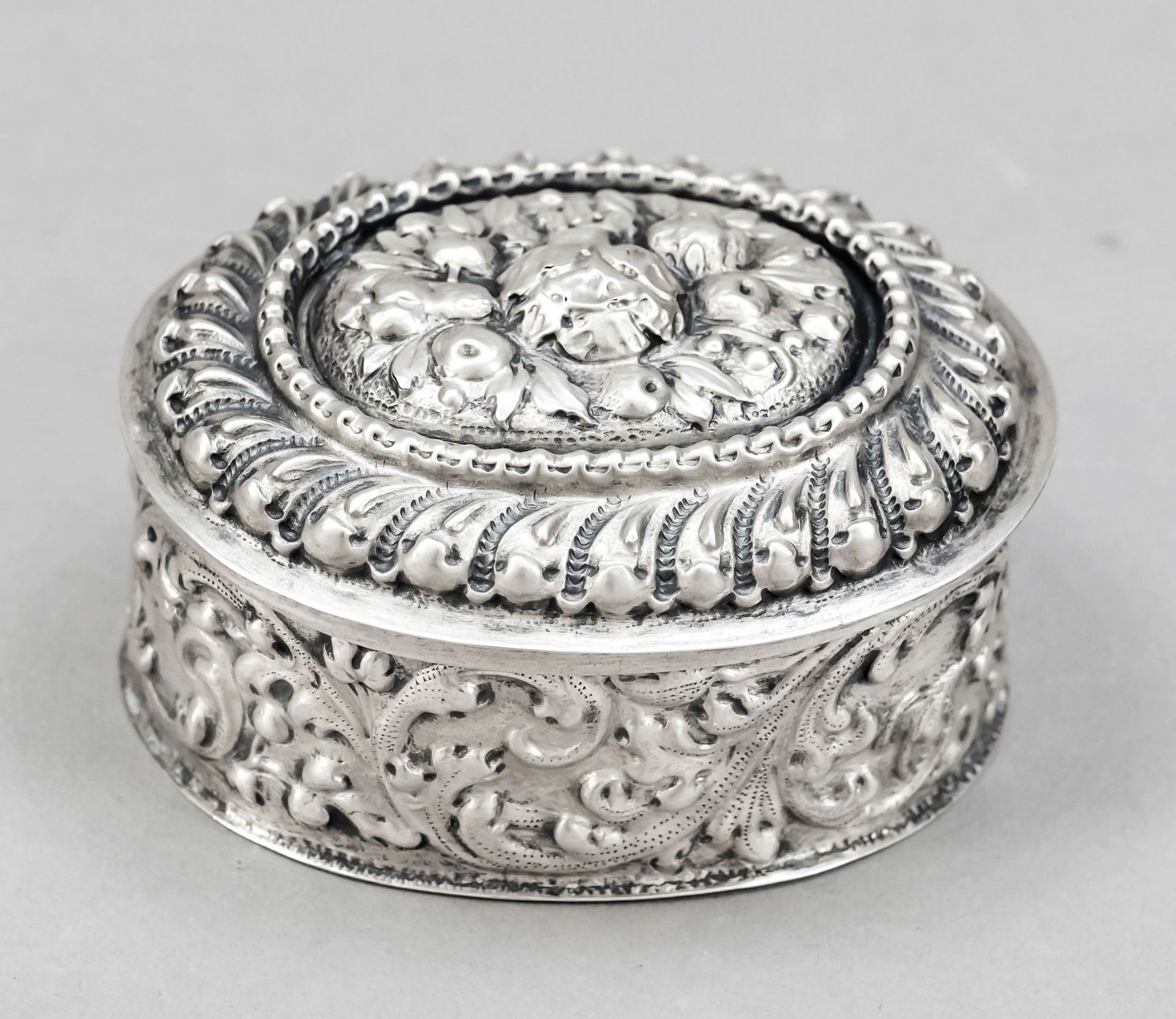 Oval lidded box, 19th century, silver tested, straight body, domed plug-in lid, wall with rich
