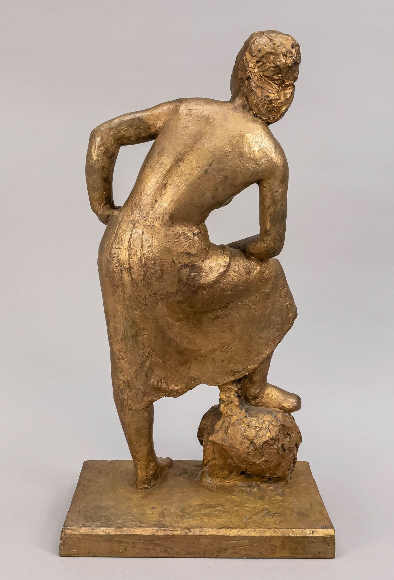 Marcks, Gerhard. 1889 Berlin - 1981 Burgbrohl. Girl with jug. Design 1942. cast brass, patinated. On - Image 3 of 4