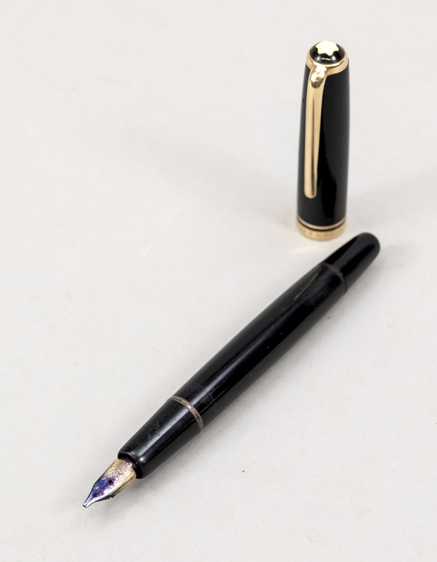 Montblanc piston fountain pen, 1960s (?), No. 254, 14 ct (585) yellow gold nib, black case, gilded