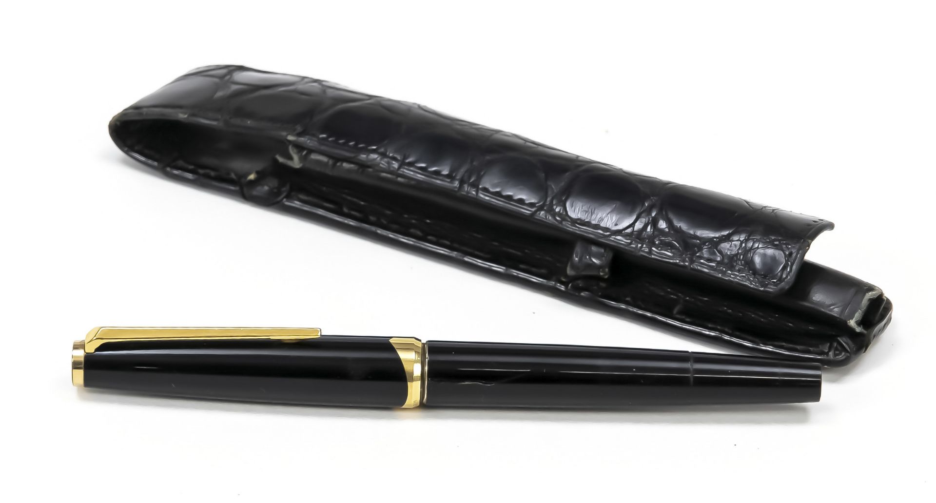 Montblanc piston fountain pen, 2nd half of 20th c., No. 121, 750 yellow gold nib, black barrel,