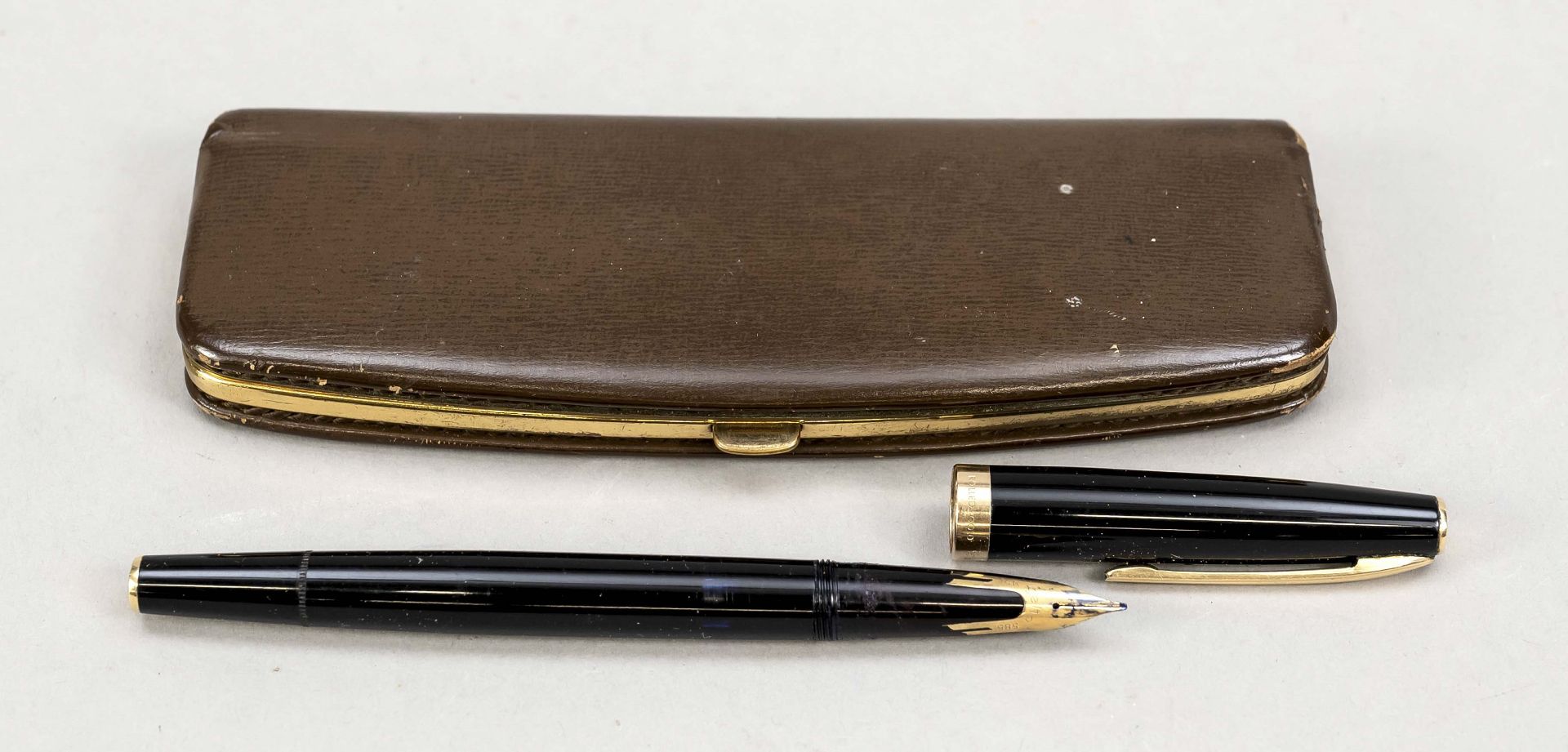 Geha piston fountain pen, 2nd half of 20th century, 14K (585) yellow gold nib, black case, gilded