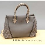Louis Vuitton, Galet Beige Flo