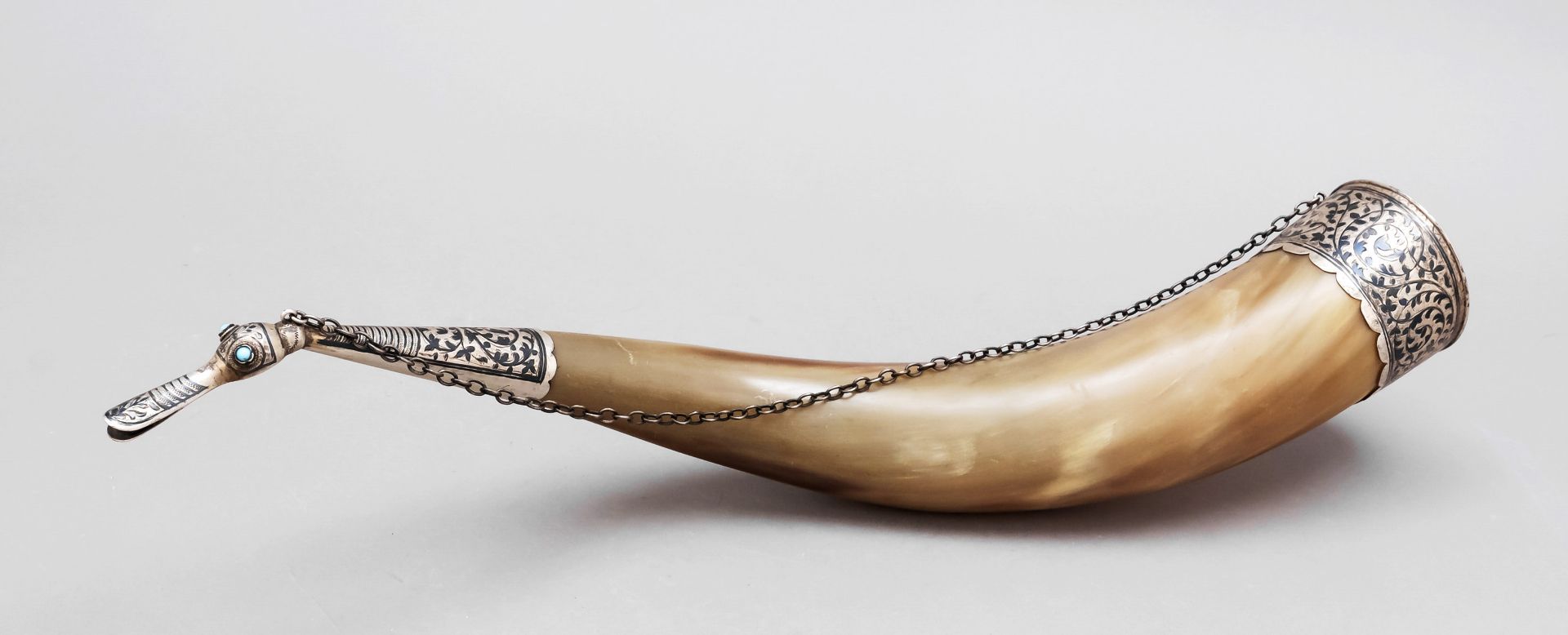 Horn mit Silbermontage, Anf. 2