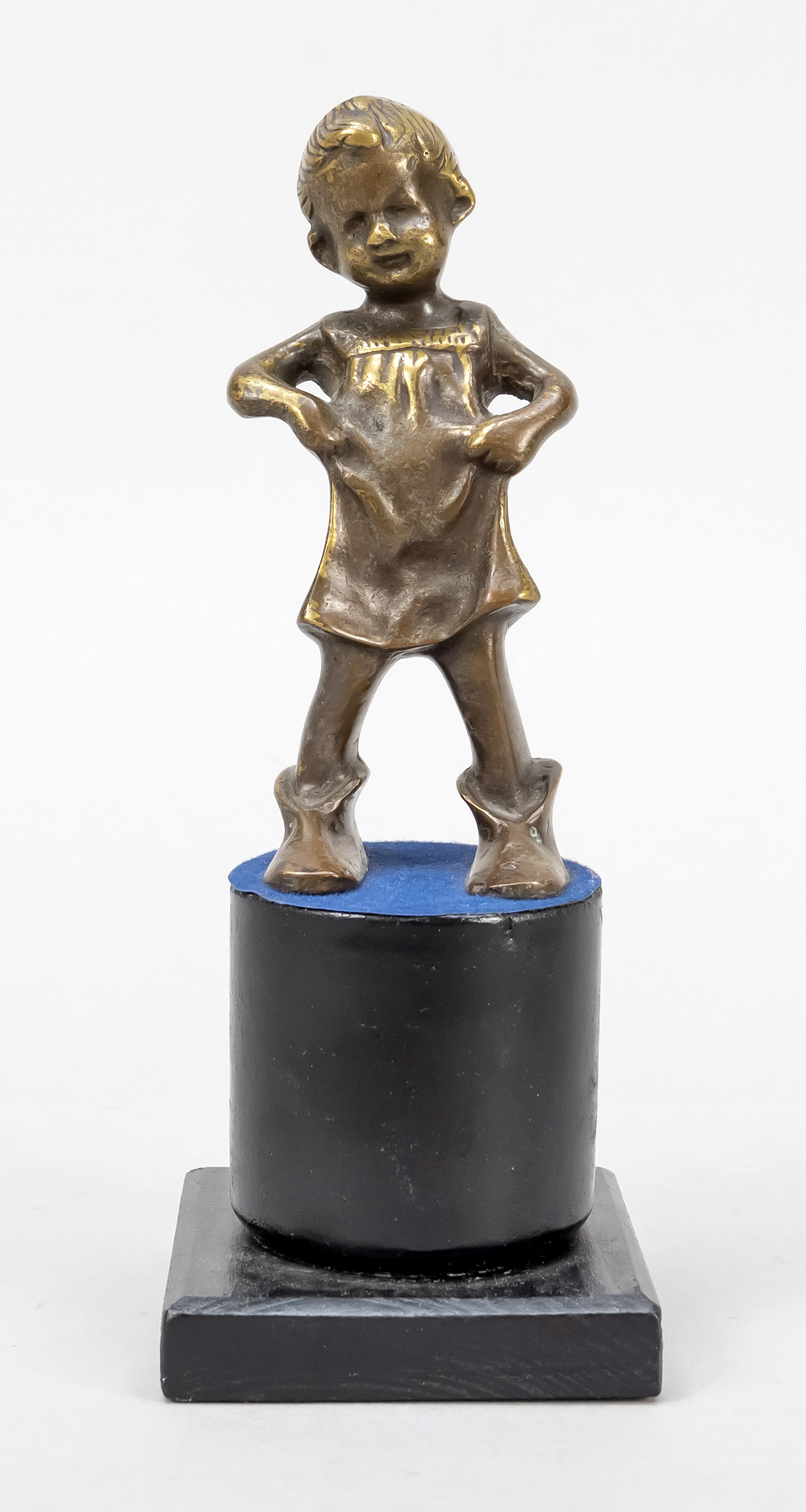 Anonymous sculptor of the 20th century, little girl in a dress, patinated bronze on wooden base,