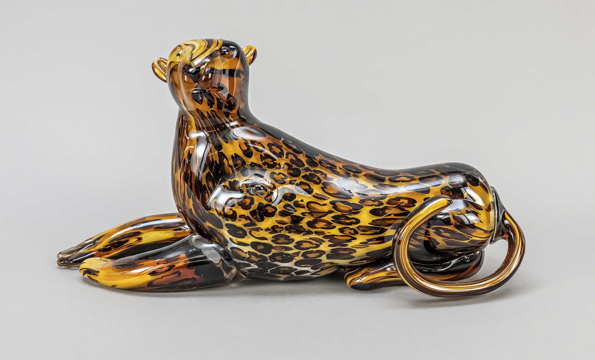 Lying leopard, Italy, early 21st century, in the style of Murano, clear and coloured glass, l. 50