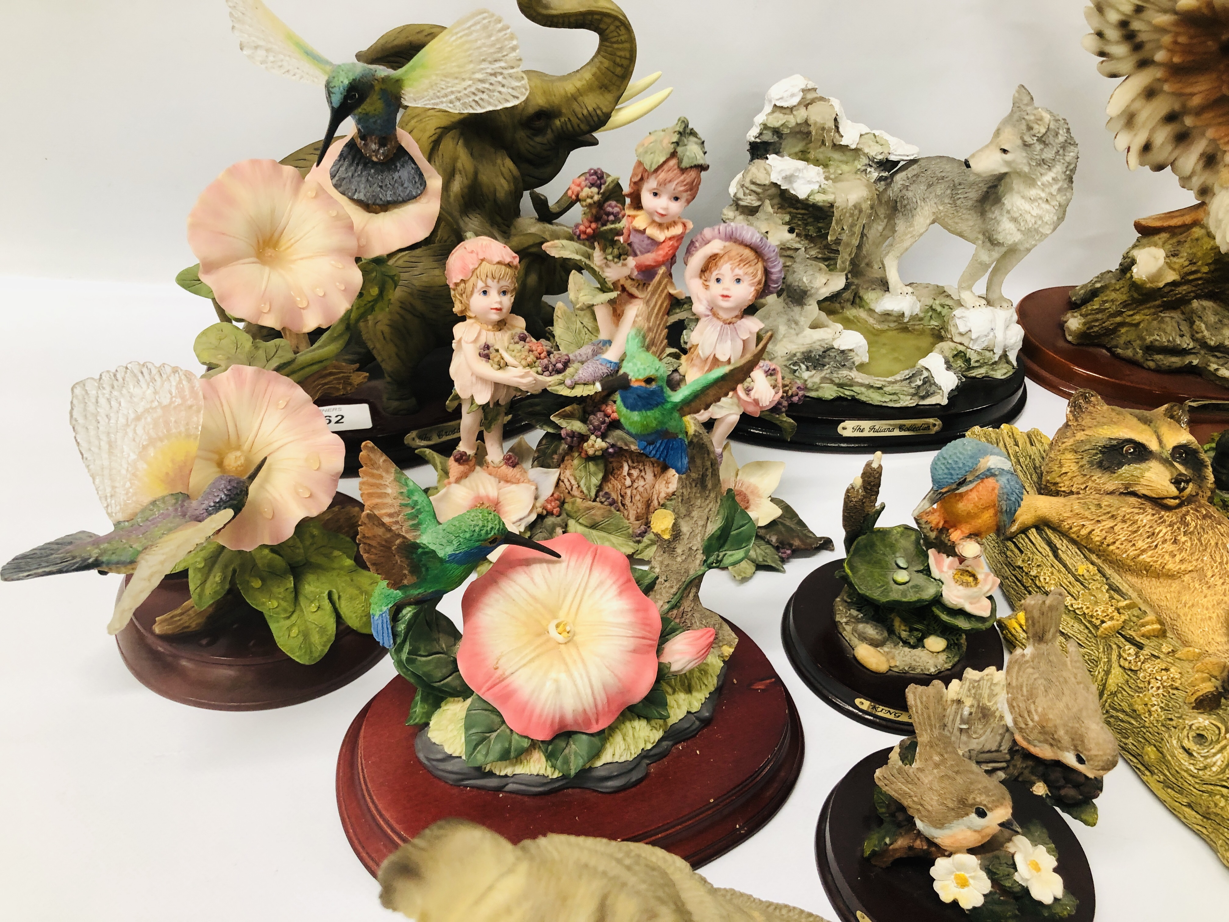 COLLECTION OF 13 ANIMAL COLLECTOR FIGURES TO INCLUDE ELEPHANTS, DOGS, BIRDS, - Image 3 of 10