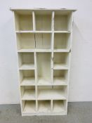 A WHITE PAINTED SHABBY CHIC PIGEON HOLE SHELF UNIT, W 78CM, D 31CM, H 153CM.