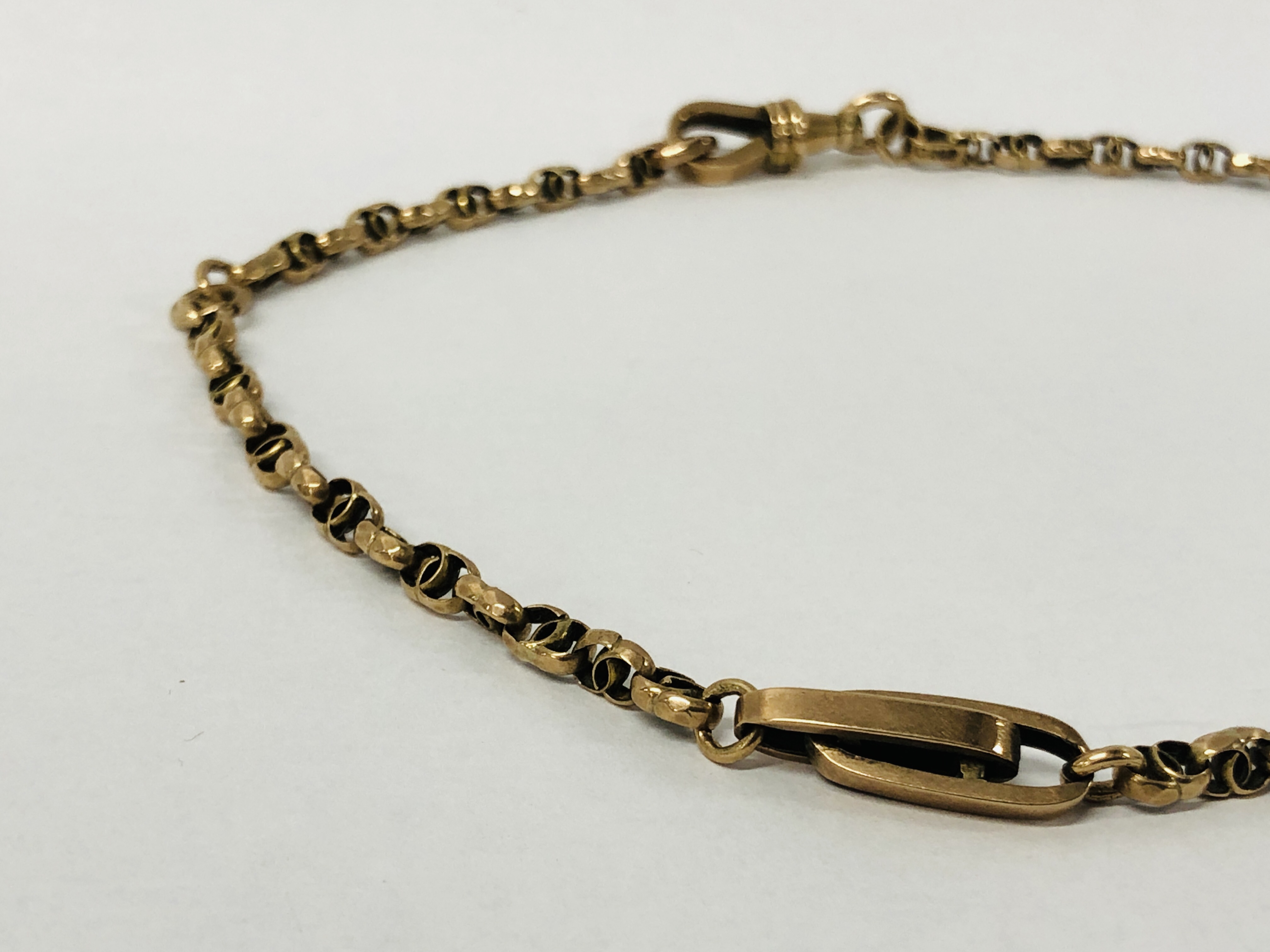 A FANCY LINK WATCH CHAIN MARKED 9 CT - Image 5 of 6