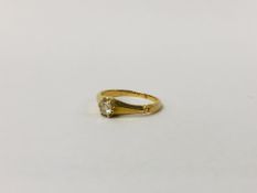 A YELLOW METAL SOLITAIRE DIAMOND RING (NO VISIBLE HALL MARKS) SIZE K