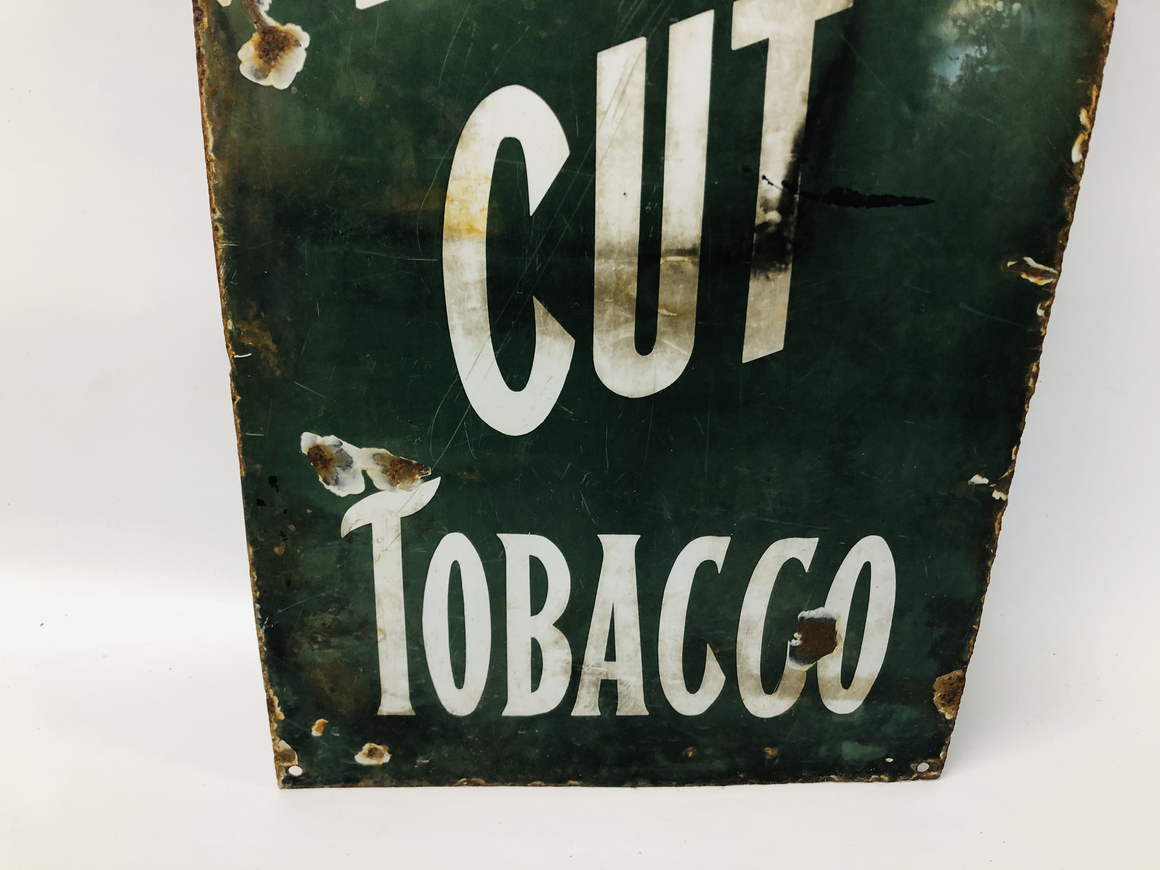 A VINTAGE PLAYER'S NAVY CUT TOBACCO ENAMEL ADVERTISING SIGN, GREEN GROUND WHITE LETTERING - W 38CM. - Image 4 of 5