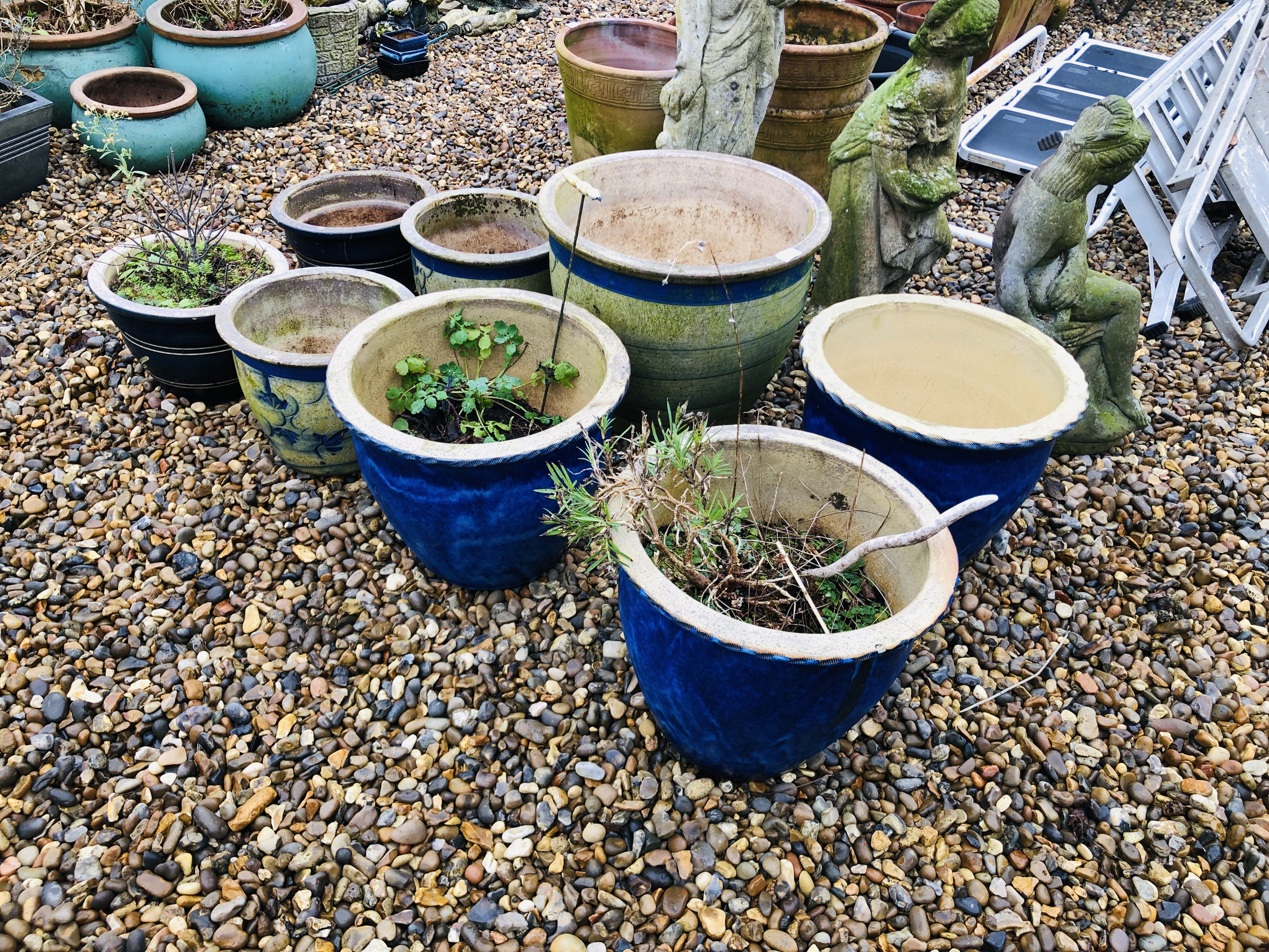 A COLLECTION OF 8 GARDEN PLANTERS TO INCLUDE BLUE GLAZED