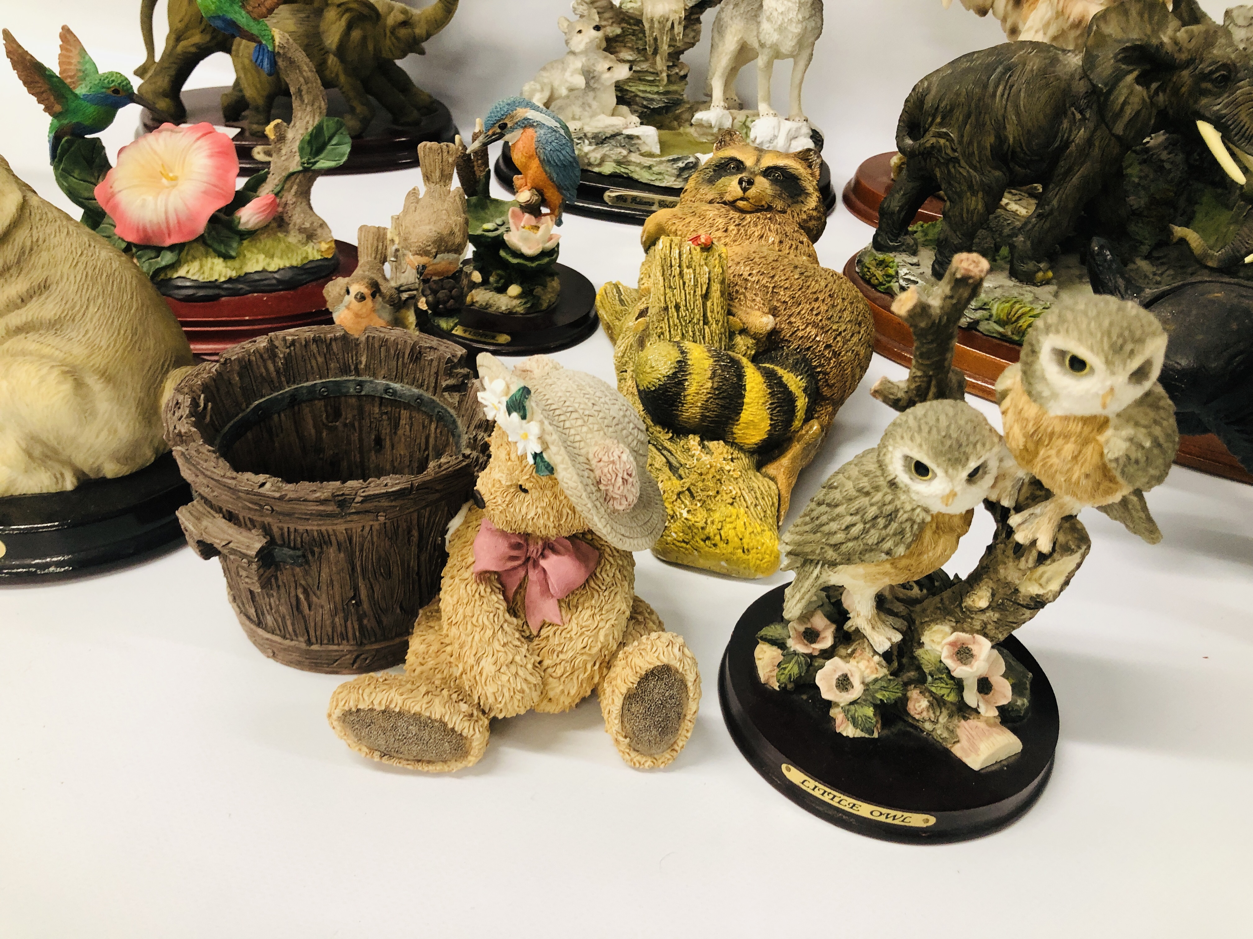 COLLECTION OF 13 ANIMAL COLLECTOR FIGURES TO INCLUDE ELEPHANTS, DOGS, BIRDS, - Image 10 of 10