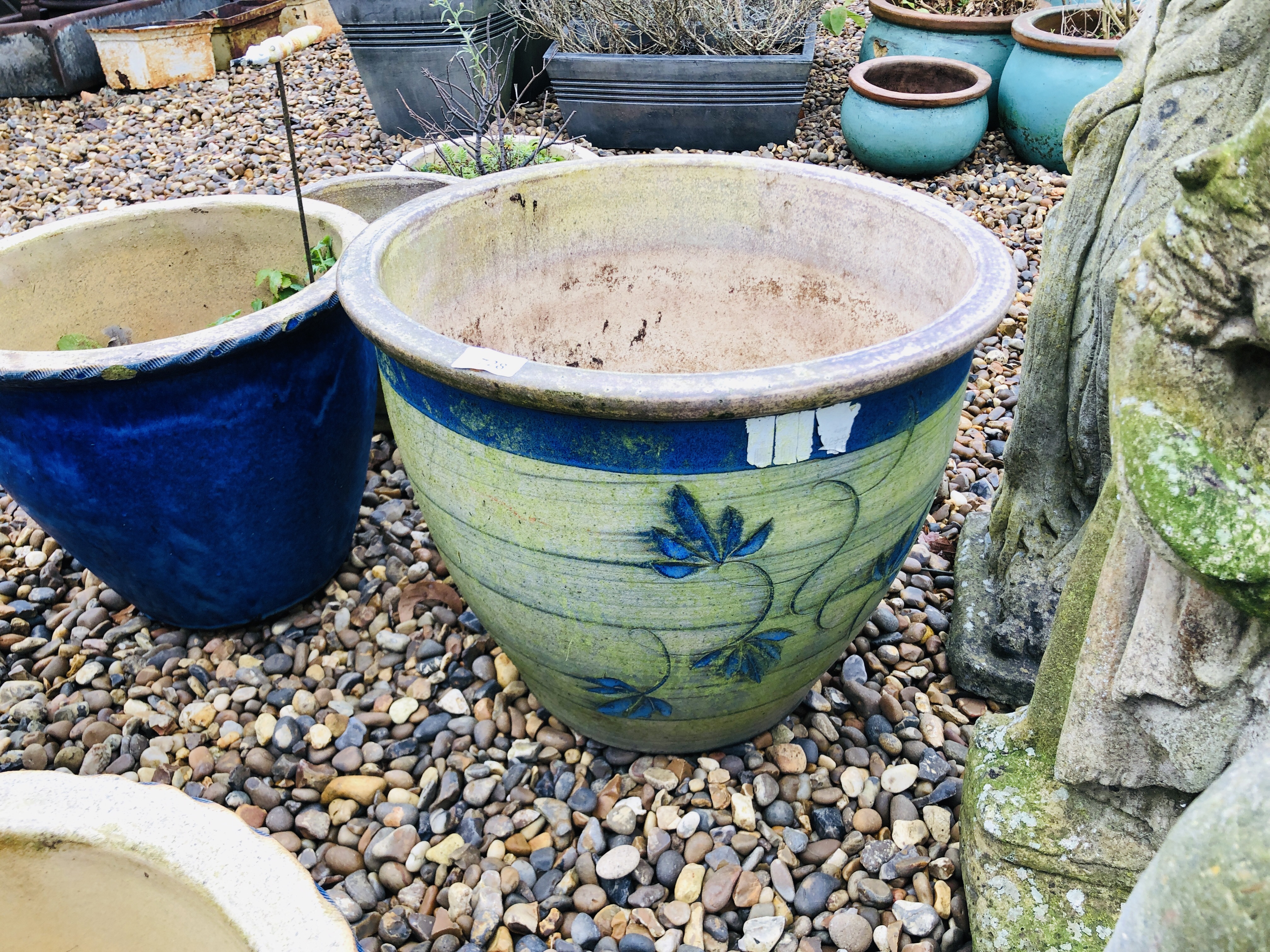 A COLLECTION OF 8 GARDEN PLANTERS TO INCLUDE BLUE GLAZED - Image 3 of 4