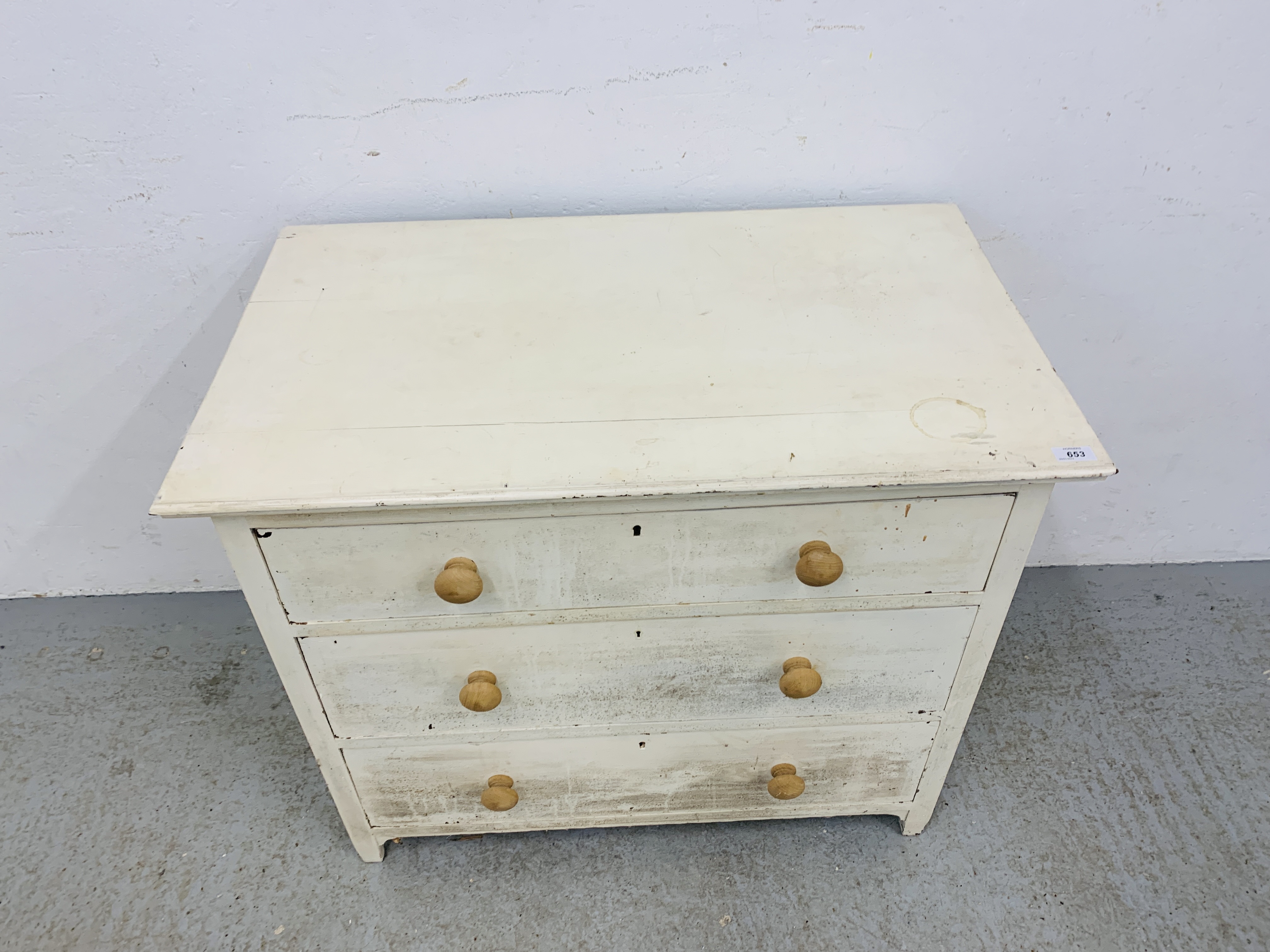 A WHITE PAINTED 3 DRAWER CHEST, W 91CM, D 54CM, H 78CM. - Image 2 of 7