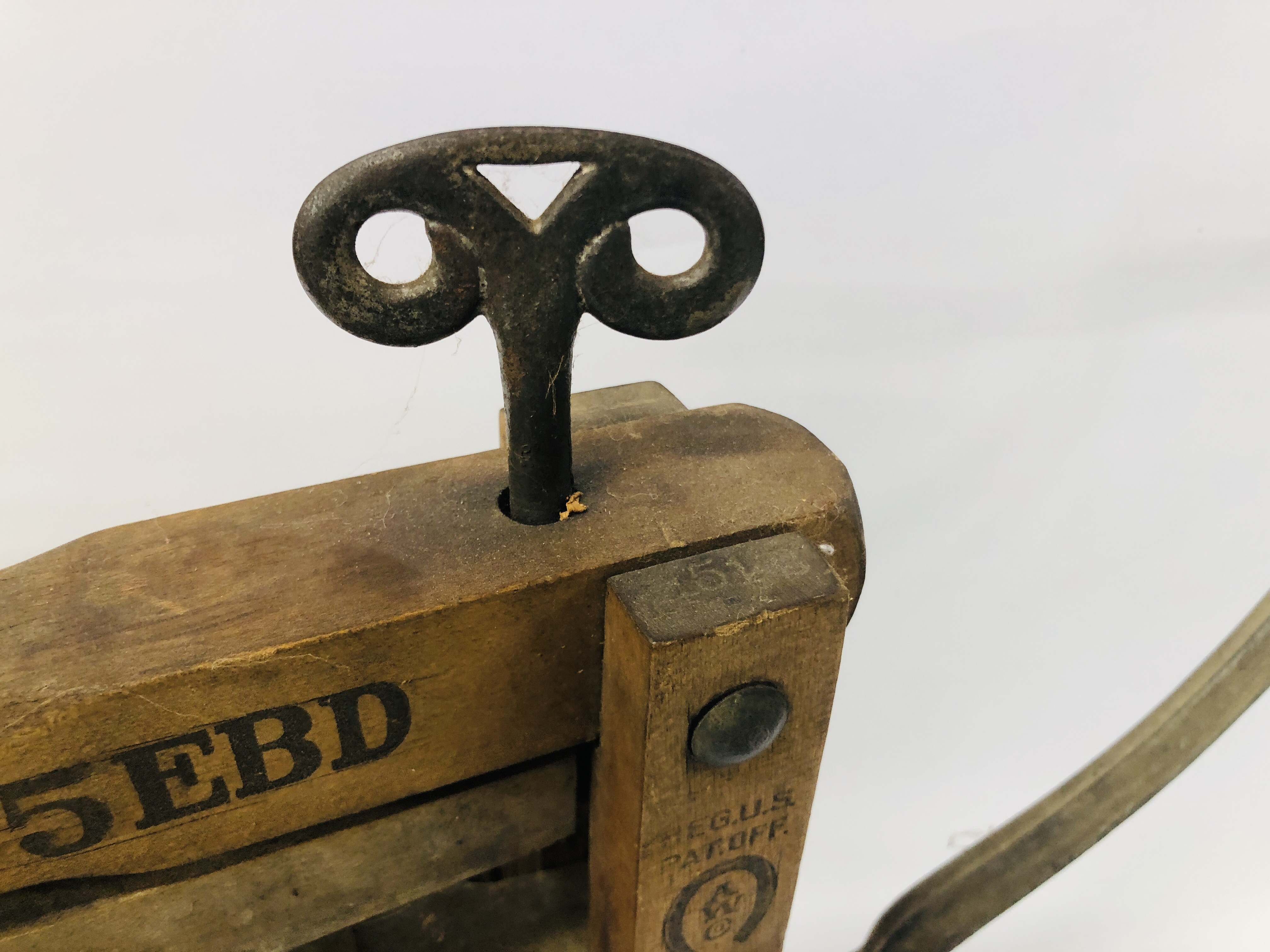 AN AMERICAN HORSE SHOE BRAND WOODEN MANGLE - Image 4 of 11