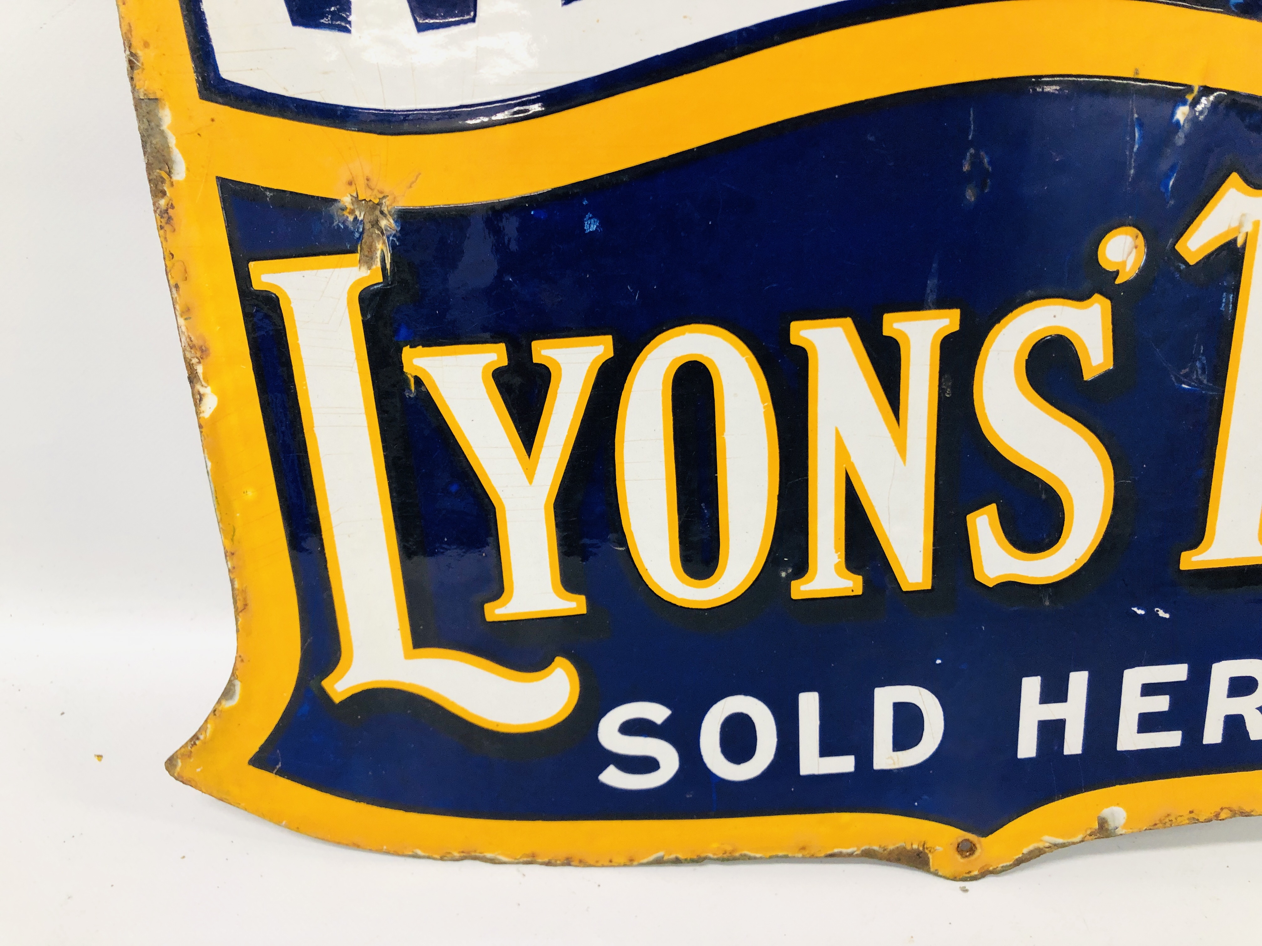 A VINTAGE "WITHAM LYONS' TEA SOLD HERE" ENAMEL ADVERTISING SIGN - W 56CM. H 46CM. - Image 5 of 6