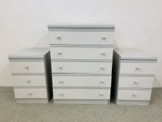 5 DRAWER CHEST OF DRAWERS AND MATCHING PAIR OF BEDSIDE CABINETS.