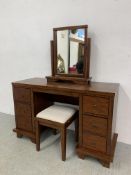 A WILLIS & GAMBIER QUALITY MODERN TWIN PEDESTAL SIX DRAWER DRESSING TABLE - W 125CM. D 48CM. H 78CM.