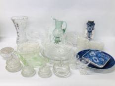 COLLECTION OF ASSORTED GLASSWARE TO INCLUDE CUT GLASS VASE,