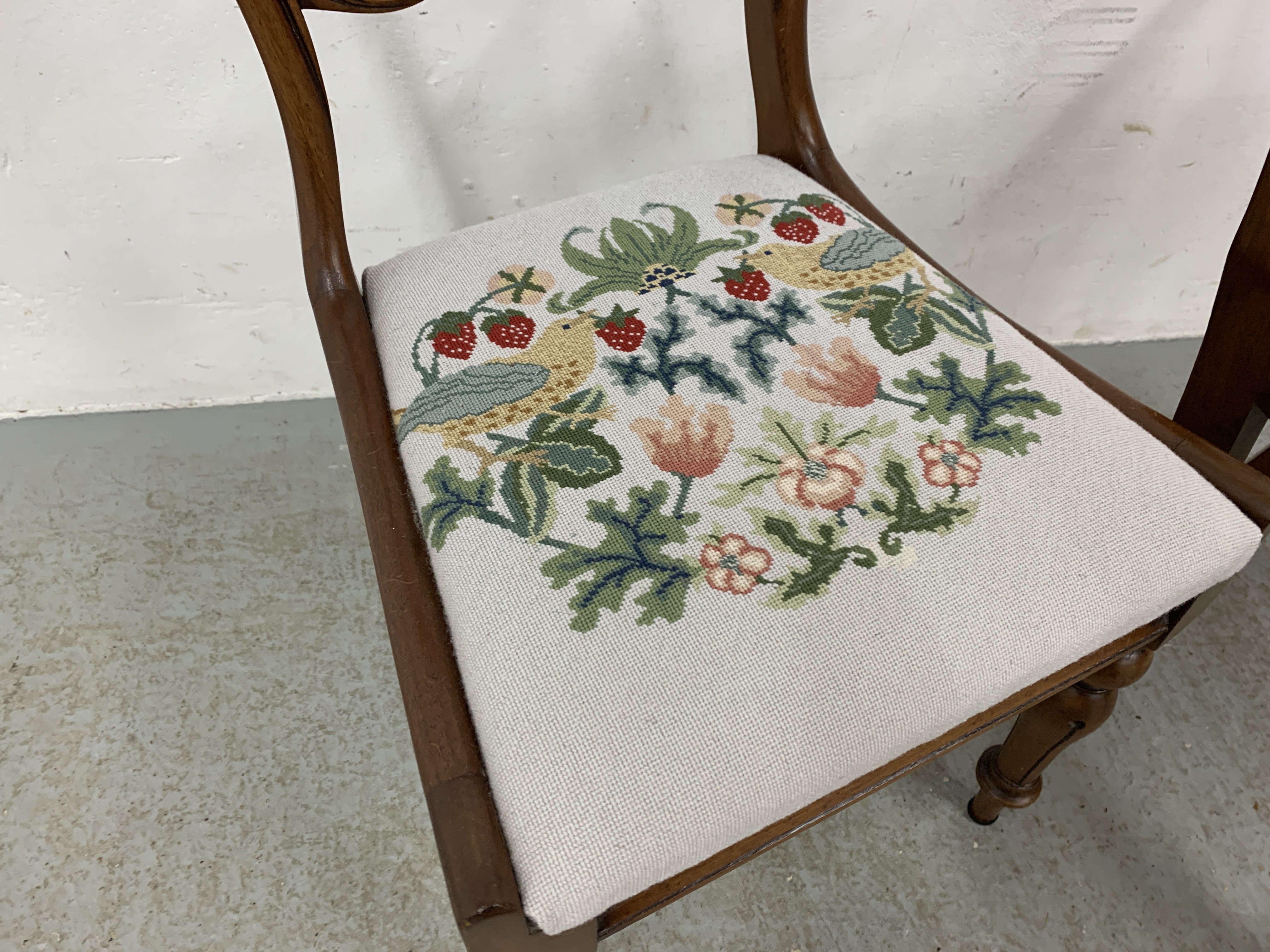A PAIR OF VICTORIAN SIDE CHAIRS WITH HAND EMBROIDERED DROP IN SEATS. - Image 5 of 9