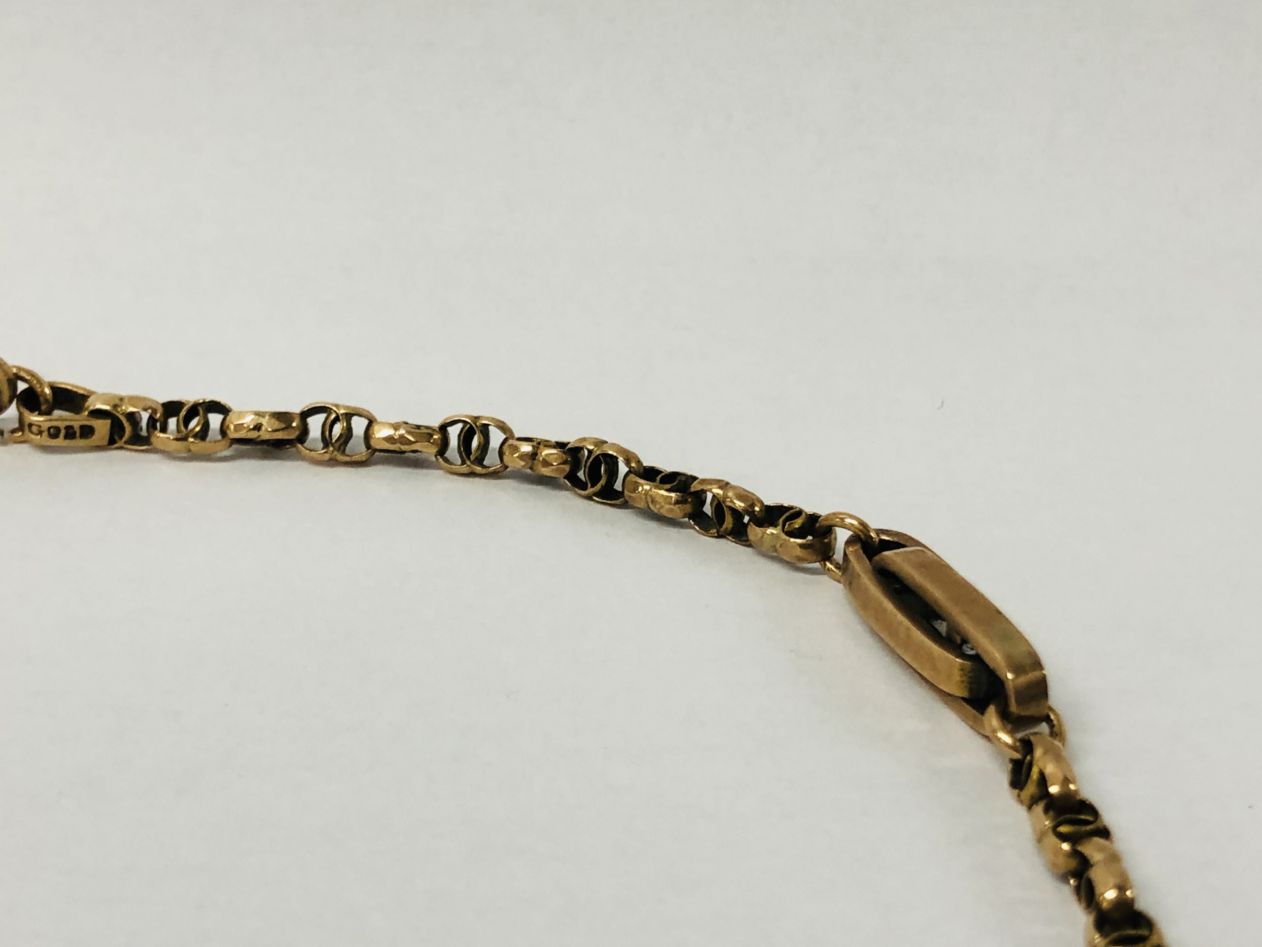 A FANCY LINK WATCH CHAIN MARKED 9 CT - Image 4 of 6