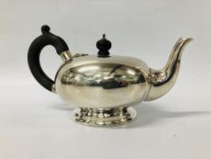 A LONDON ASSAY SILVER TEAPOT WITH BONE HANDLE (325g)