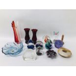 A COLLECTION OF ART GLASS PIECES, 6 PAPERWEIGHTS AND PAIR OF CRANBERRY VASES ETC.