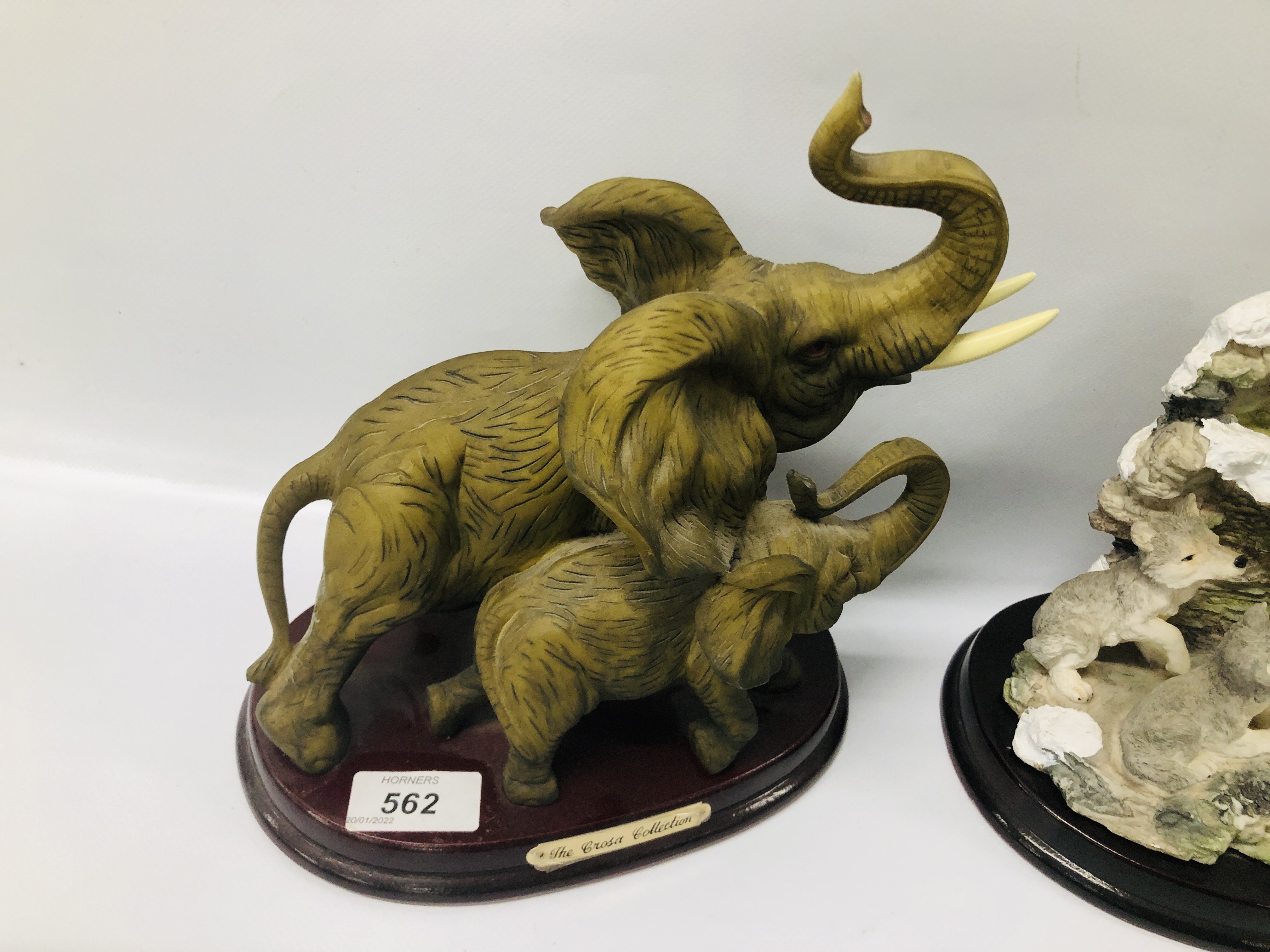 COLLECTION OF 13 ANIMAL COLLECTOR FIGURES TO INCLUDE ELEPHANTS, DOGS, BIRDS, - Image 5 of 10