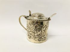 AN IRISH SILVER DRUM MUSTARD POT DUBLIN 1830, P.E.