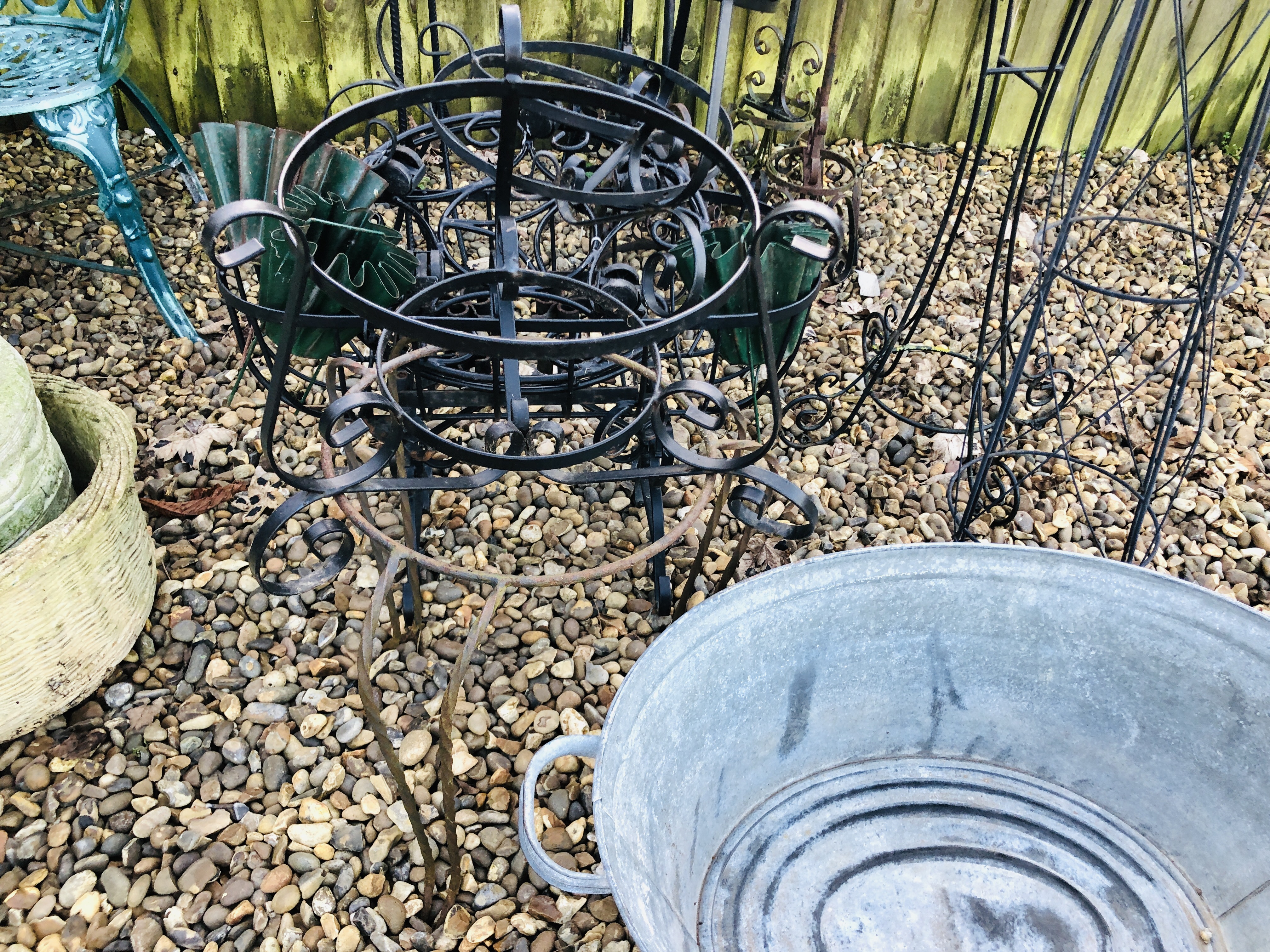 A COLLECTION OF GARDEN METAL CRAFT PLANT STANDS, CLIMBERS AND GALVANISED BATH ETC. - Image 3 of 6