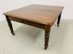 A VICTORIAN MAHOGANY EXTENDING DINING TABLE AND THREE EXTENSION LEAVES SIZE 122CM X 130CM (253CM