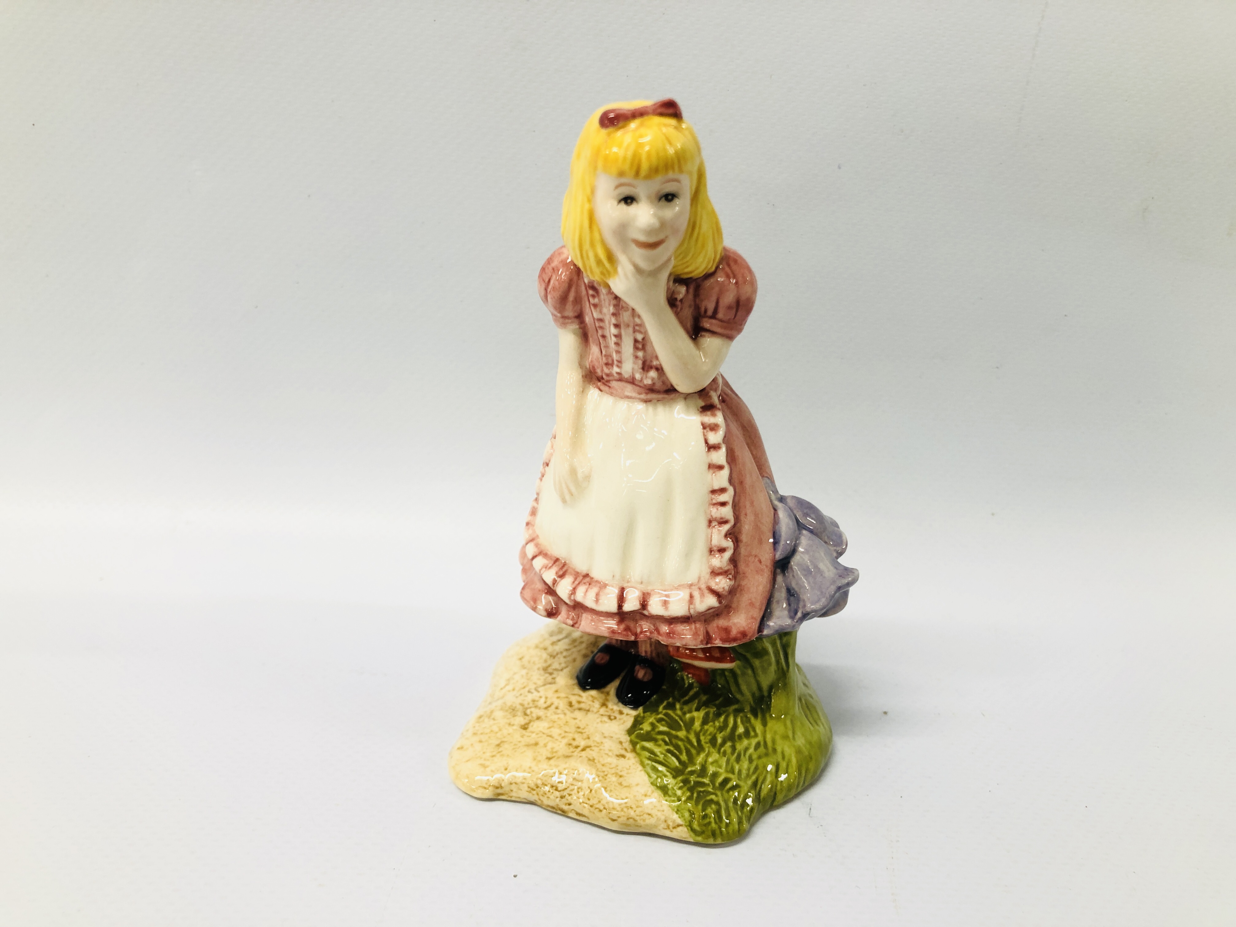 2 X BESWICK LIMITED EDITION ORNAMENTS COMPRISING "ALICE" LC2 1586 / 2500 & "THE CHESHIRE CAT" LC3 - Image 7 of 10