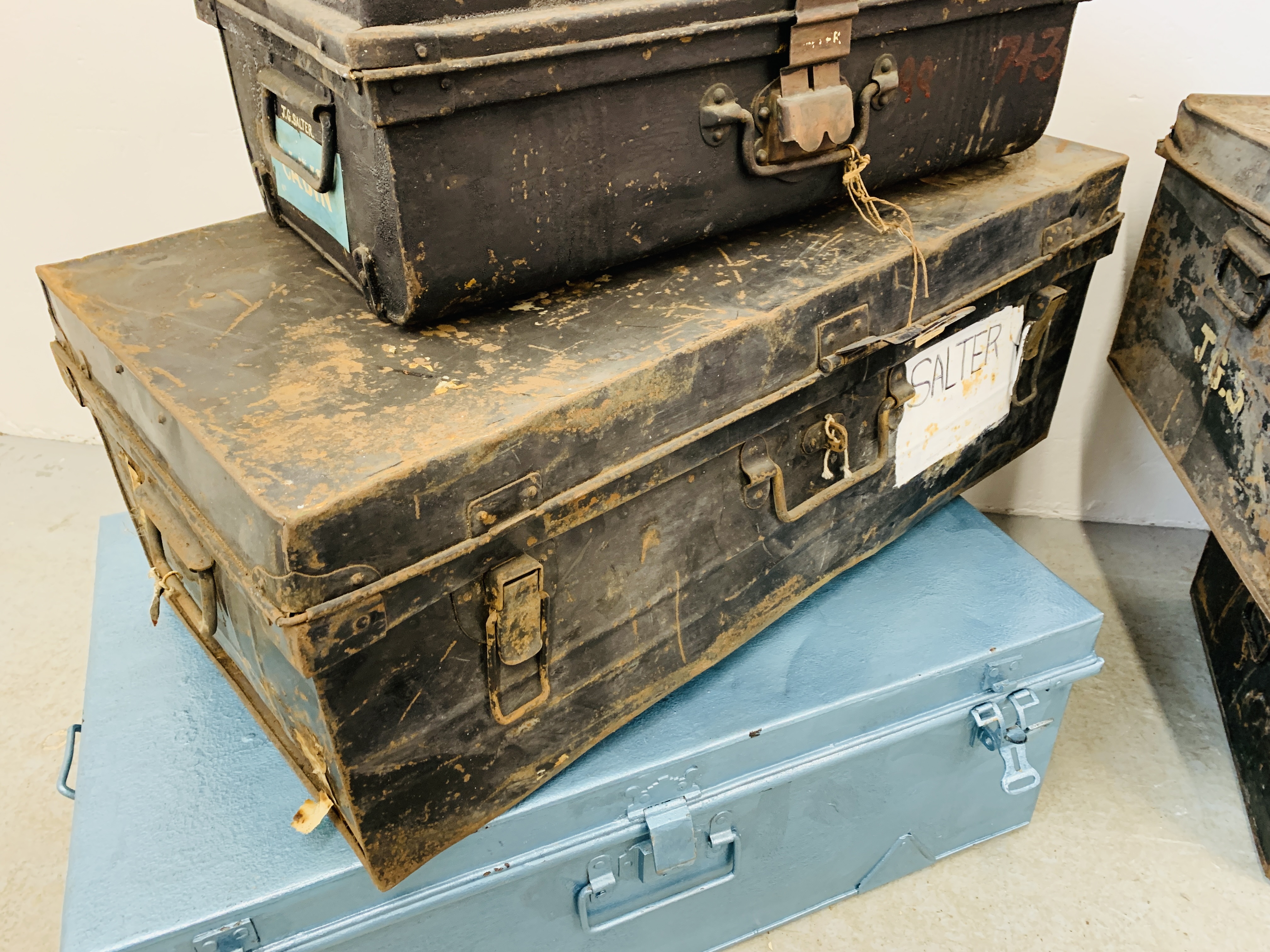 COLLECTION OF 5 VINTAGE METAL TRAVELLING TRUNKS - Image 6 of 7