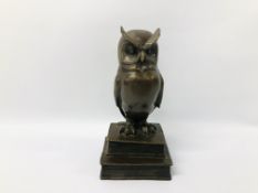 BRONZE MODEL OF AN OWL STANDING UPON BOOKS MARKED C. POTTER - H 22.5CM.