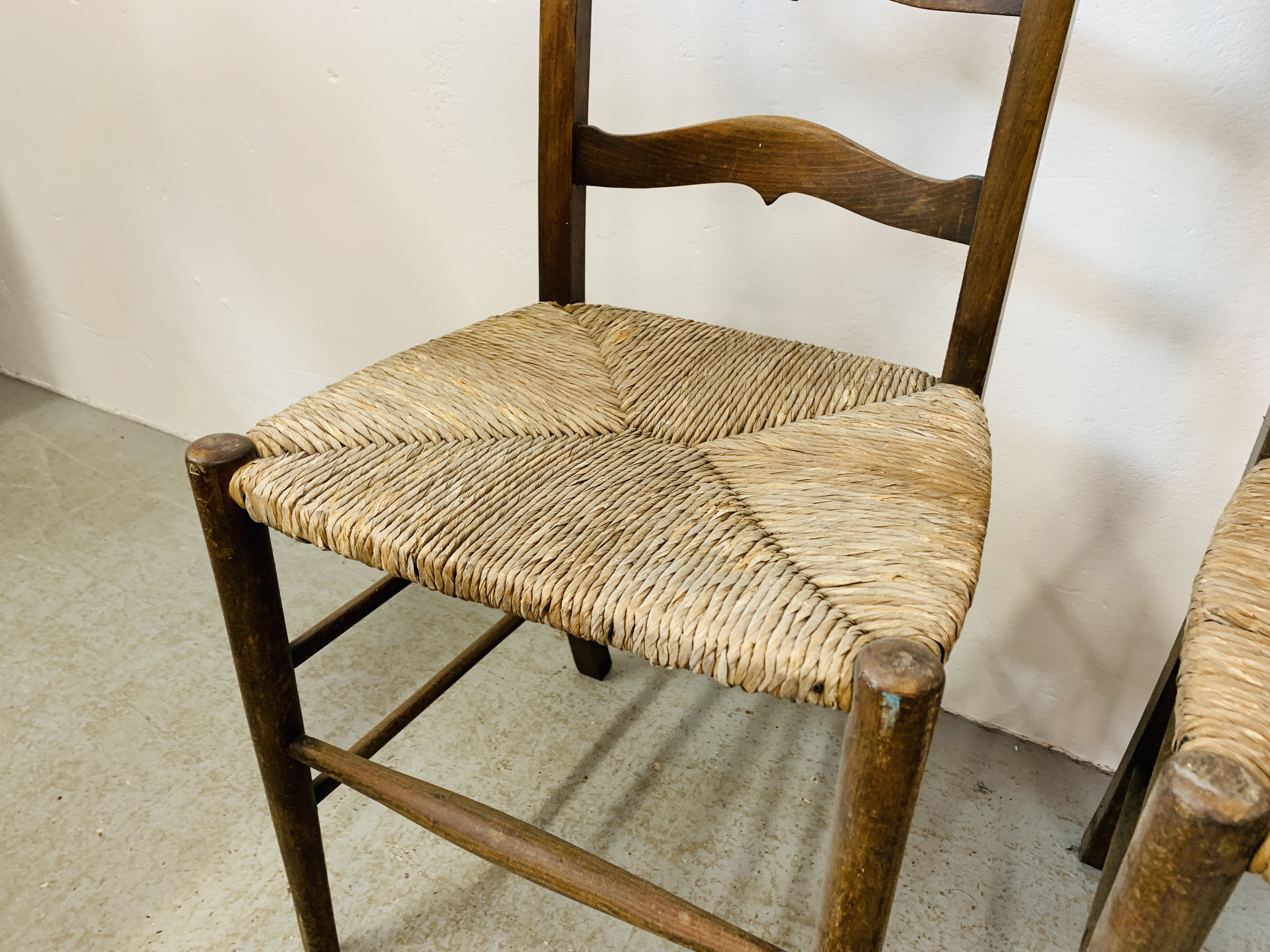 A PAIR OF ANTIQUE OAK LADDER BACK RUSH SEATED CHAIRS - Image 6 of 8