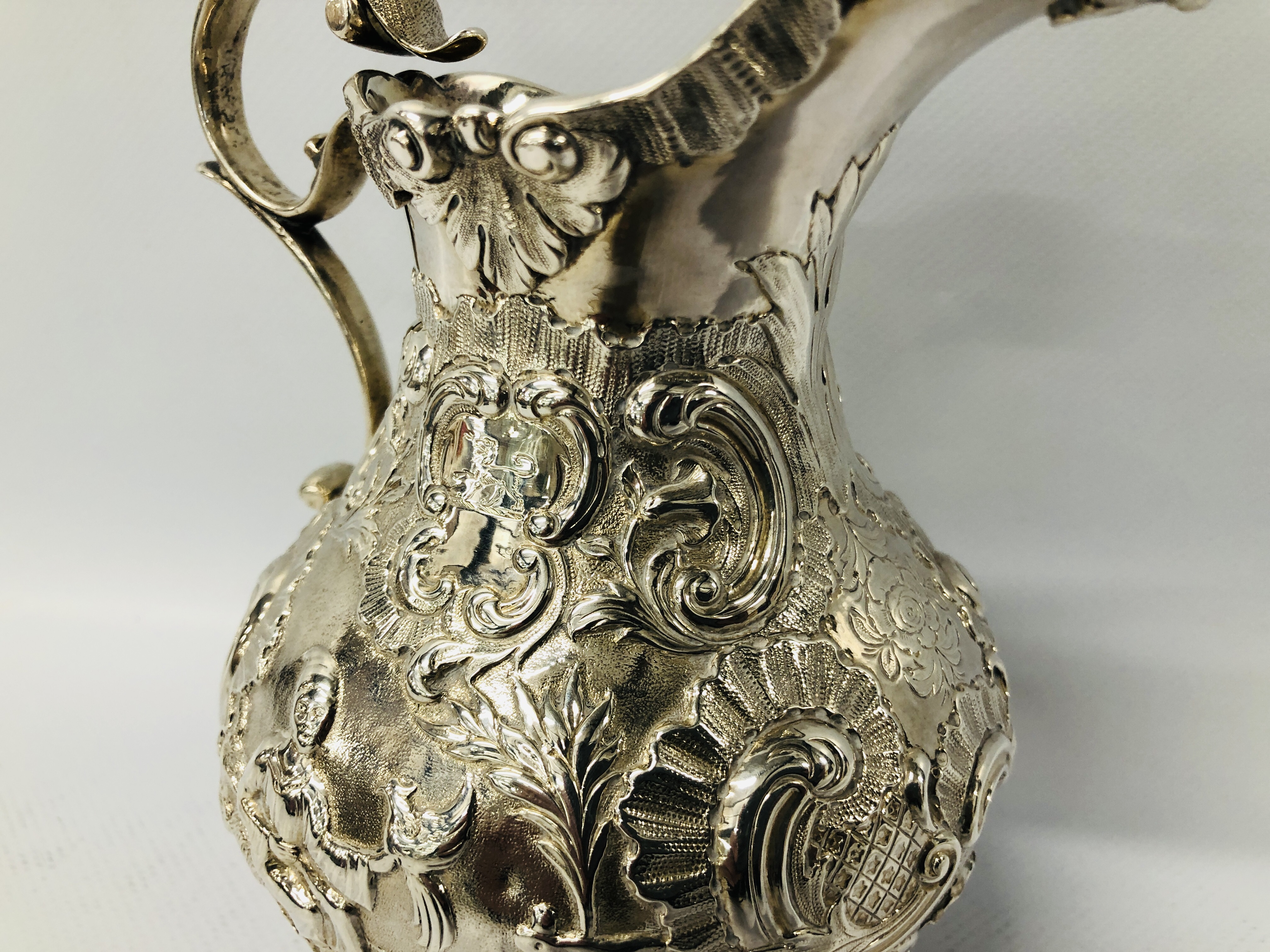 A SILVER MILK JUG OF ROCOCO DESIGN DECORATED WITH CHINOISERIE FIGURES WITH INSCRIPTION MR AND MRS J. - Image 16 of 25