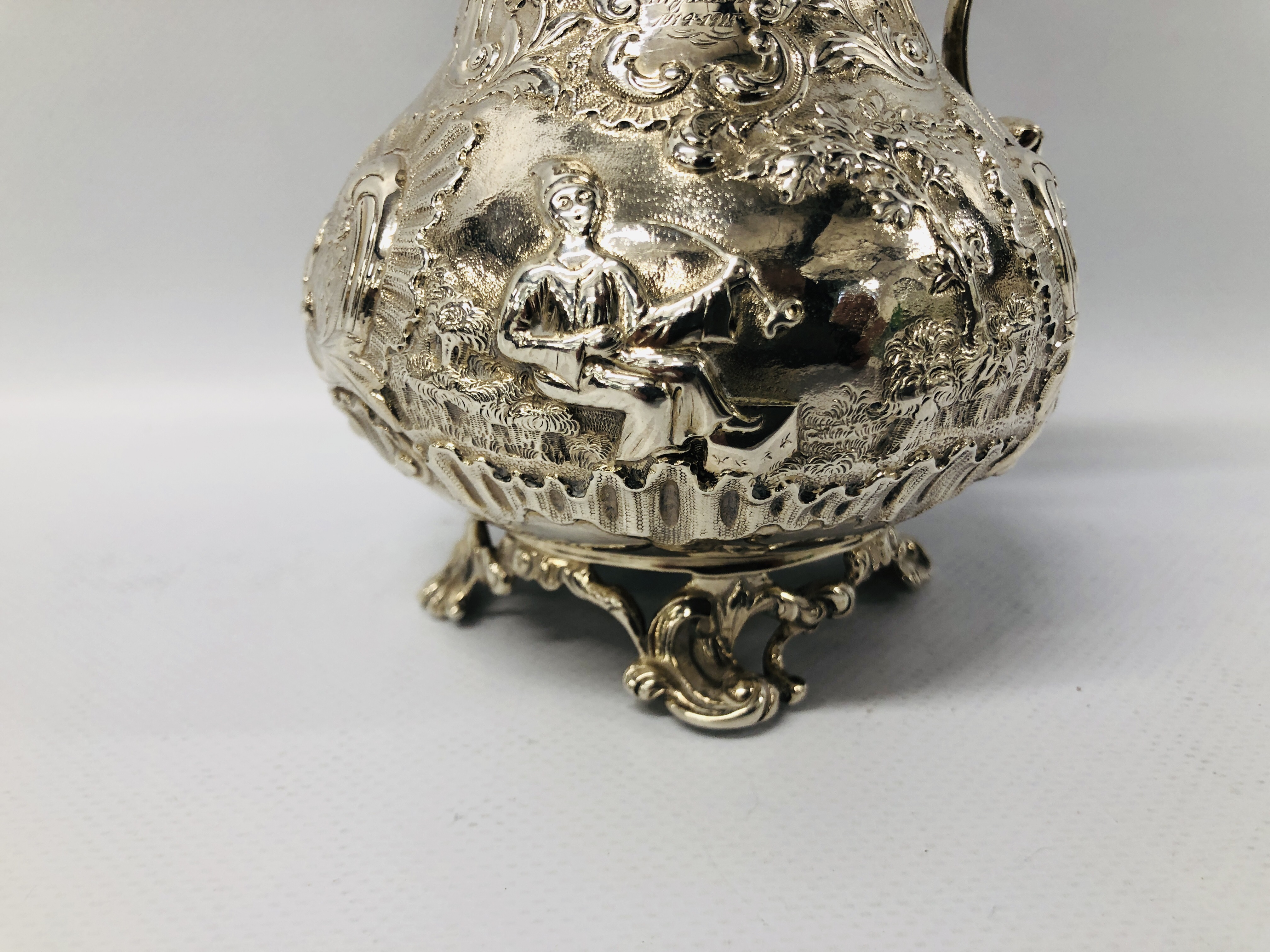 A SILVER MILK JUG OF ROCOCO DESIGN DECORATED WITH CHINOISERIE FIGURES WITH INSCRIPTION MR AND MRS J. - Image 6 of 25
