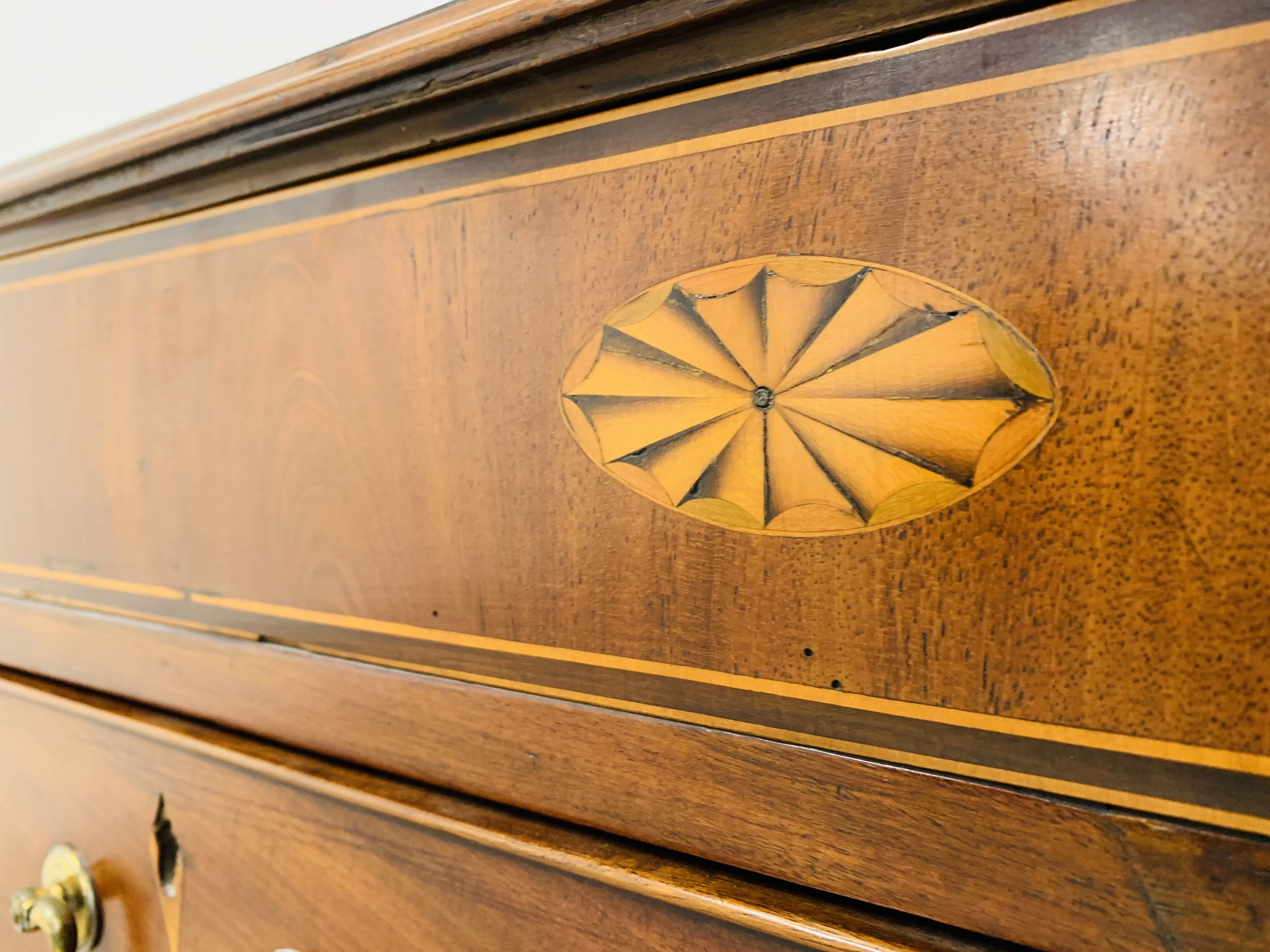 AN EARLY C19TH MAHOGANY SIX DRAWER CHEST, WIDTH 107CM. - Image 6 of 24