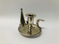 EARLY VICTORIAN SILVER CHAMBER STICK, THE SNUFFER MARKED LONDON 1840 BY THOMAS DICKS - H 6.5CM.