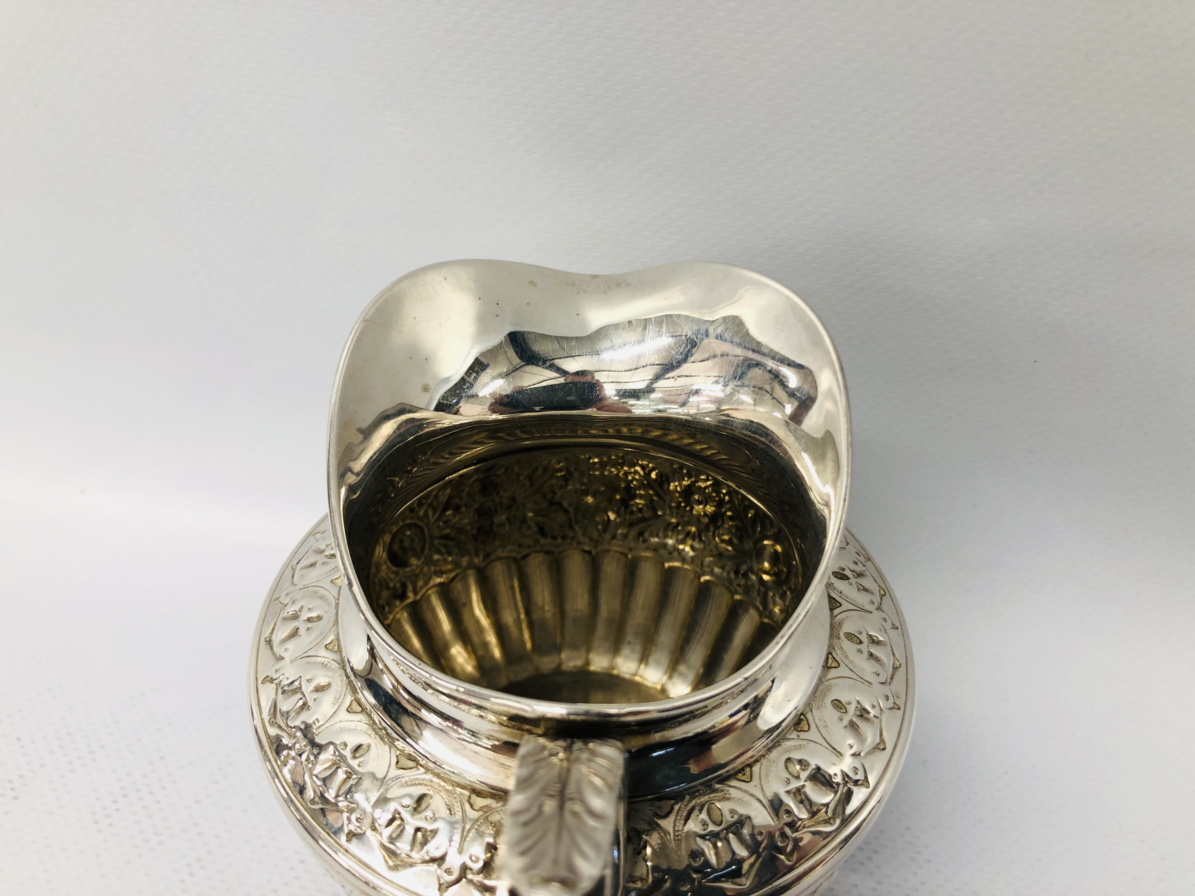 A VICTORIAN SILVER CREAM JUG, LONDON 1893, SIBRAY HALL & COMPANY - H 8CM. - Image 18 of 21