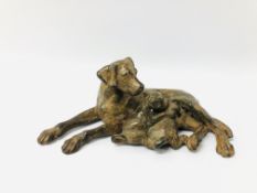 A BRONZE MODEL - A BITCH WITH PUPPIES MARKED C. CHENET - L 16CM.
