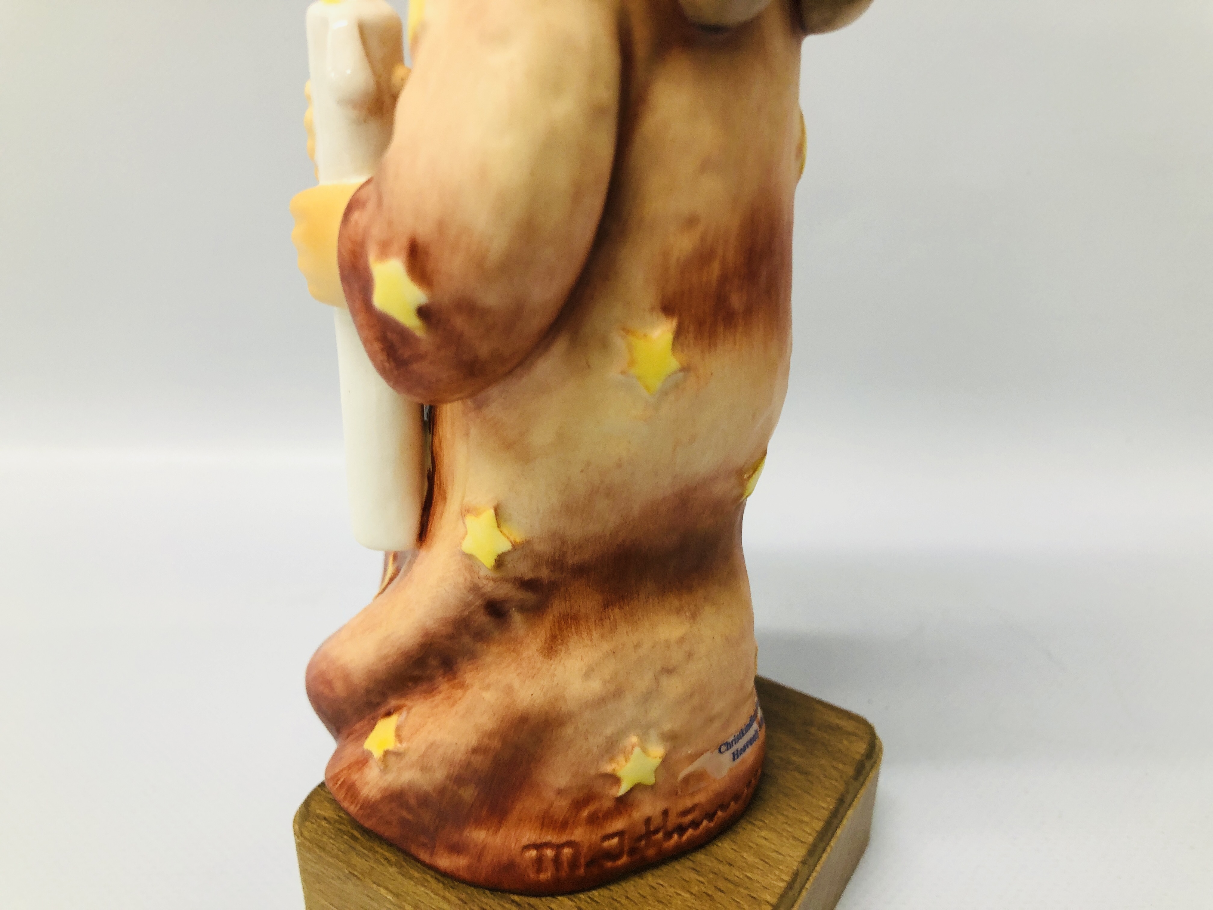 GOEBEL HUMMEL FIGURINE "HEAVENLY ANGEL" - H 19. - Image 9 of 10