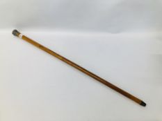 A VICTORIAN MALACCA WALKING CANE WITH SILVER HANDLE - L 89.5CM.