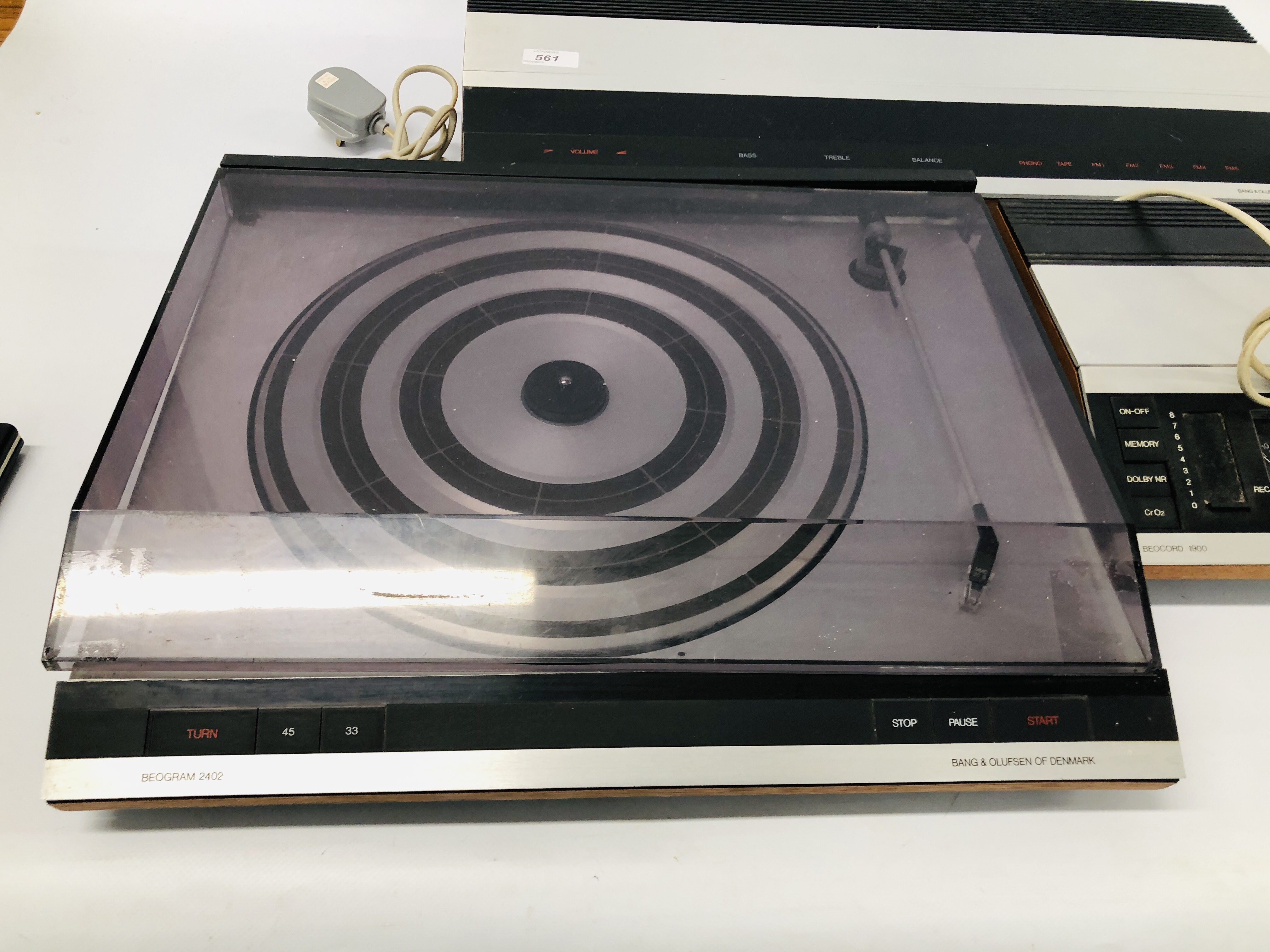 A BANG & OLUFSEN BEOMASTER 2400-2 COMPLETE WITH BANG & OLUFSEN BEOCORD 1900 ALONG WITH CABLES & - Image 8 of 14